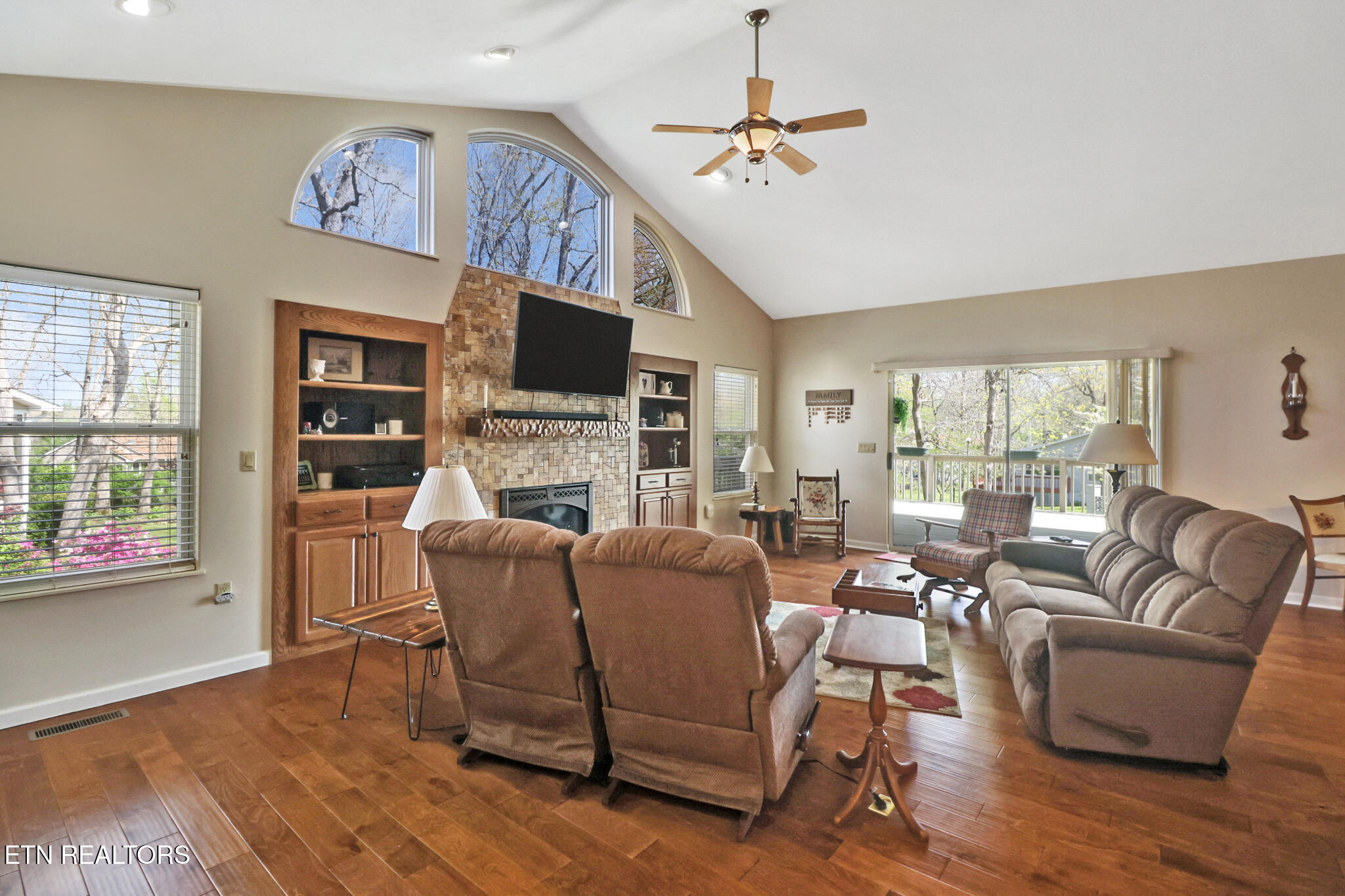 52 Hawthorn Loop Crossville TN 38555