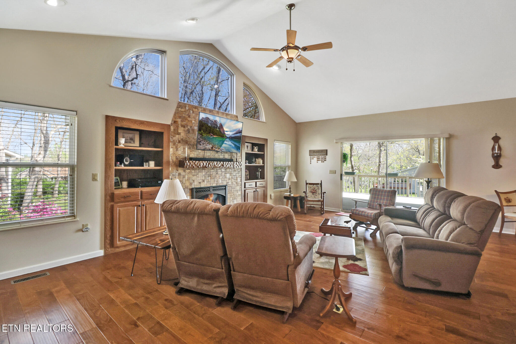 52 Hawthorn Loop Crossville TN 38555