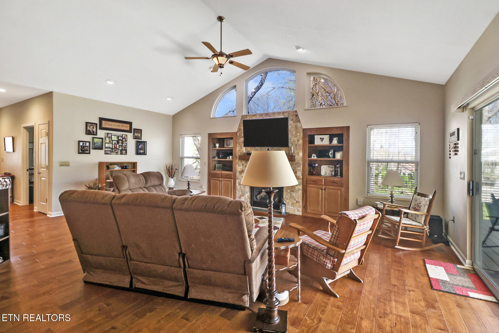 52 Hawthorn Loop Crossville TN 38555