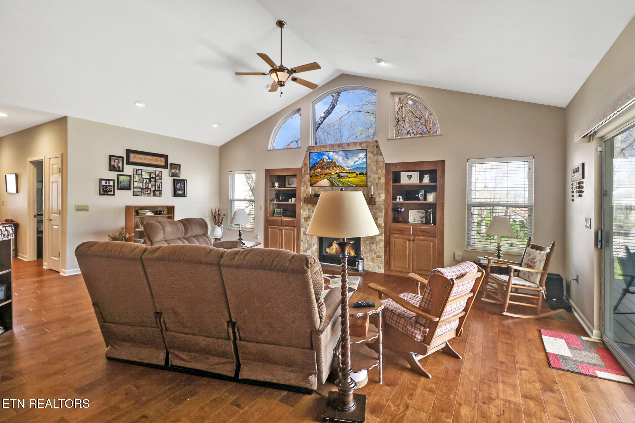 52 Hawthorn Loop Crossville TN 38555