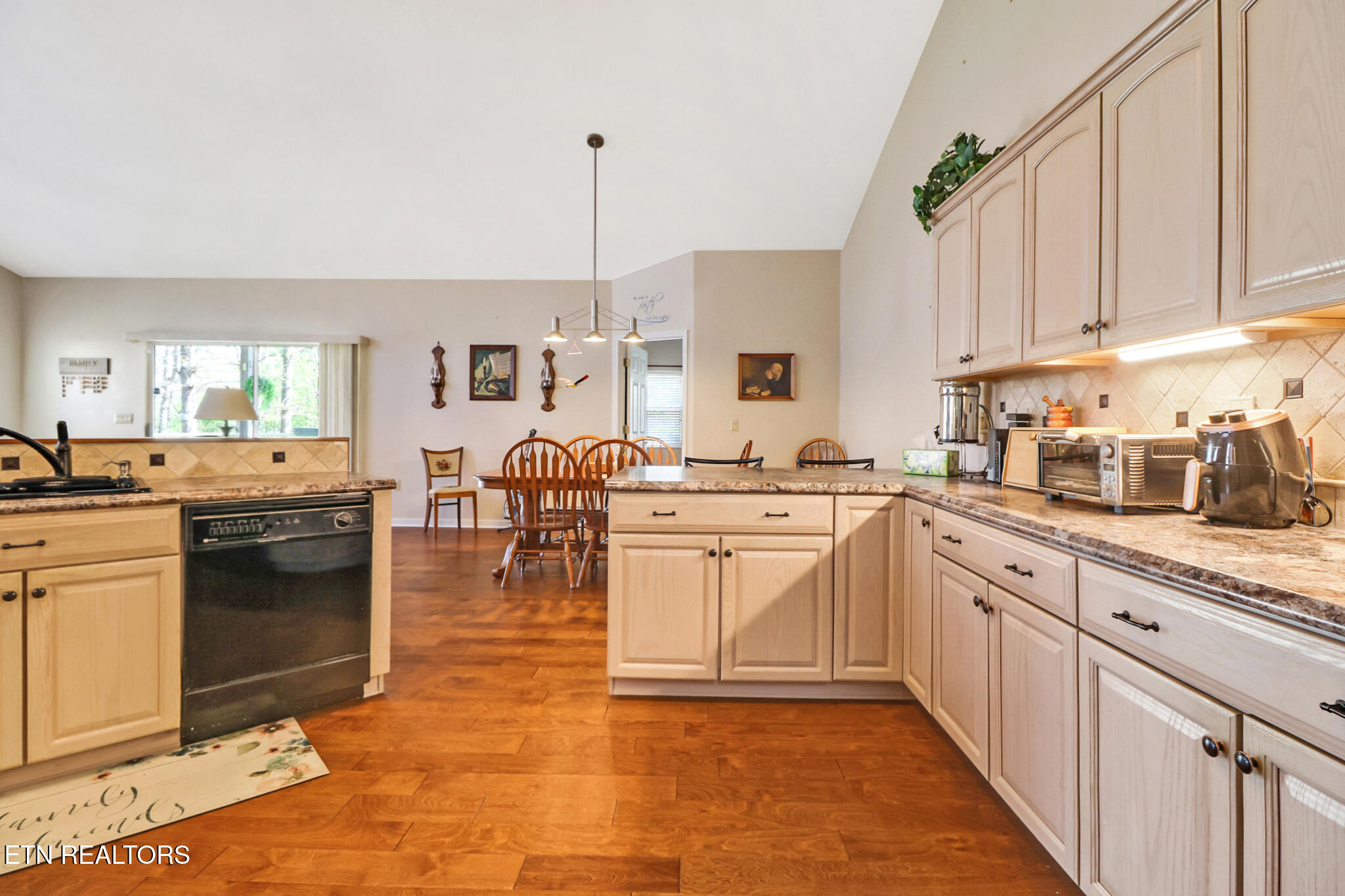 52 Hawthorn Loop Crossville TN 38555