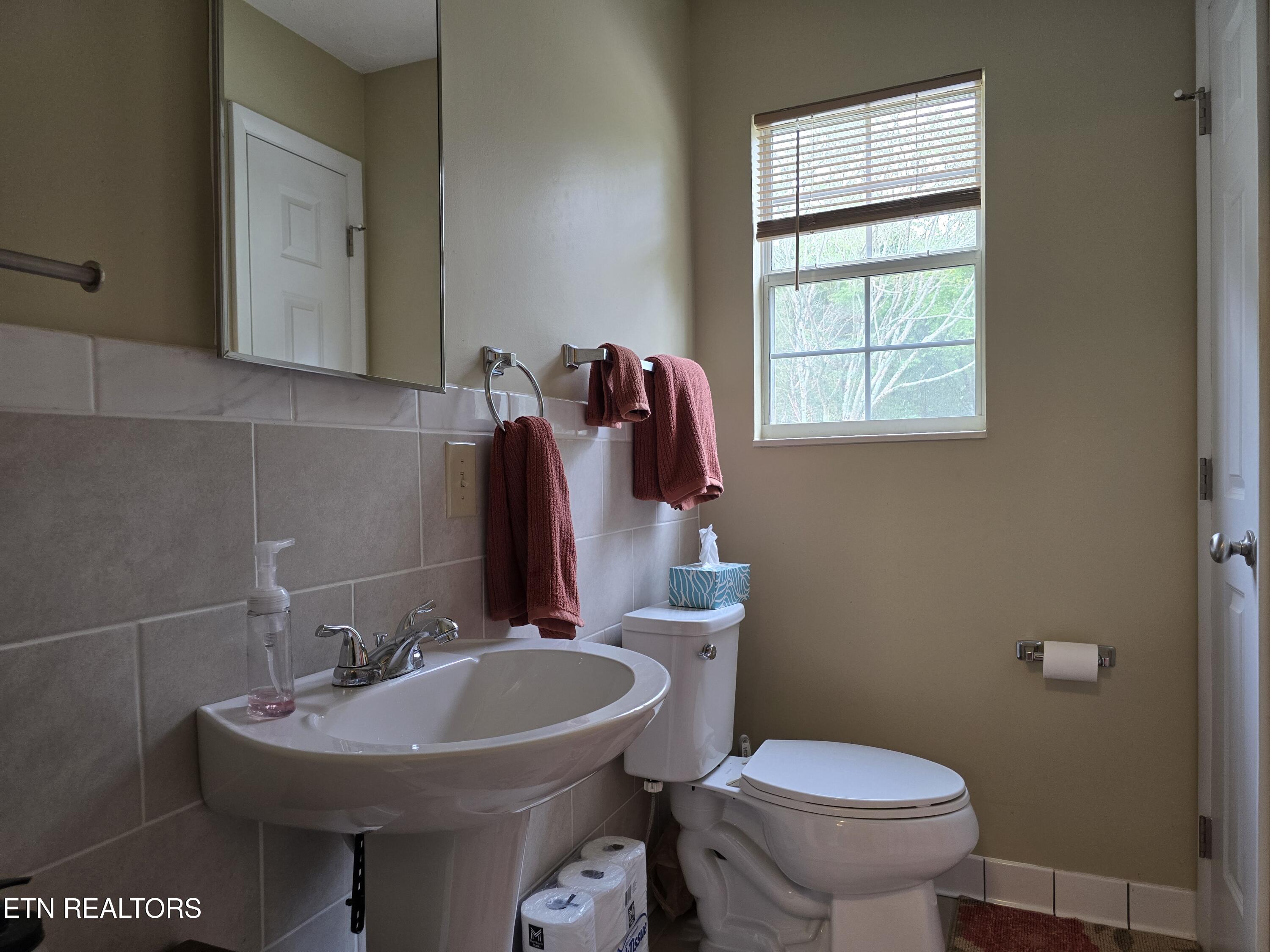1432 Upper Caney Valley Road Tazewell TN 37879