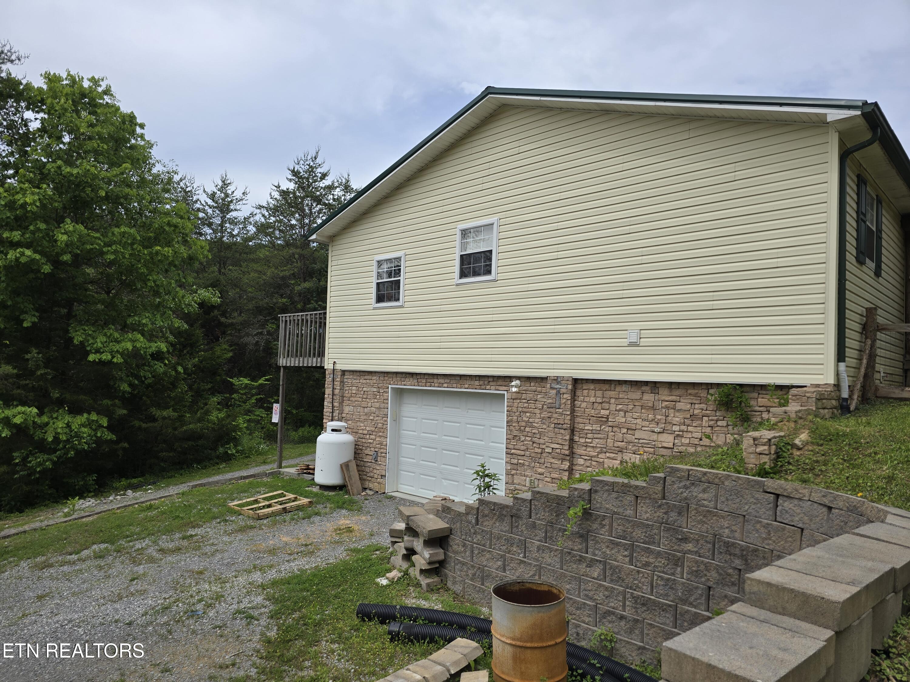1432 Upper Caney Valley Road Tazewell TN 37879