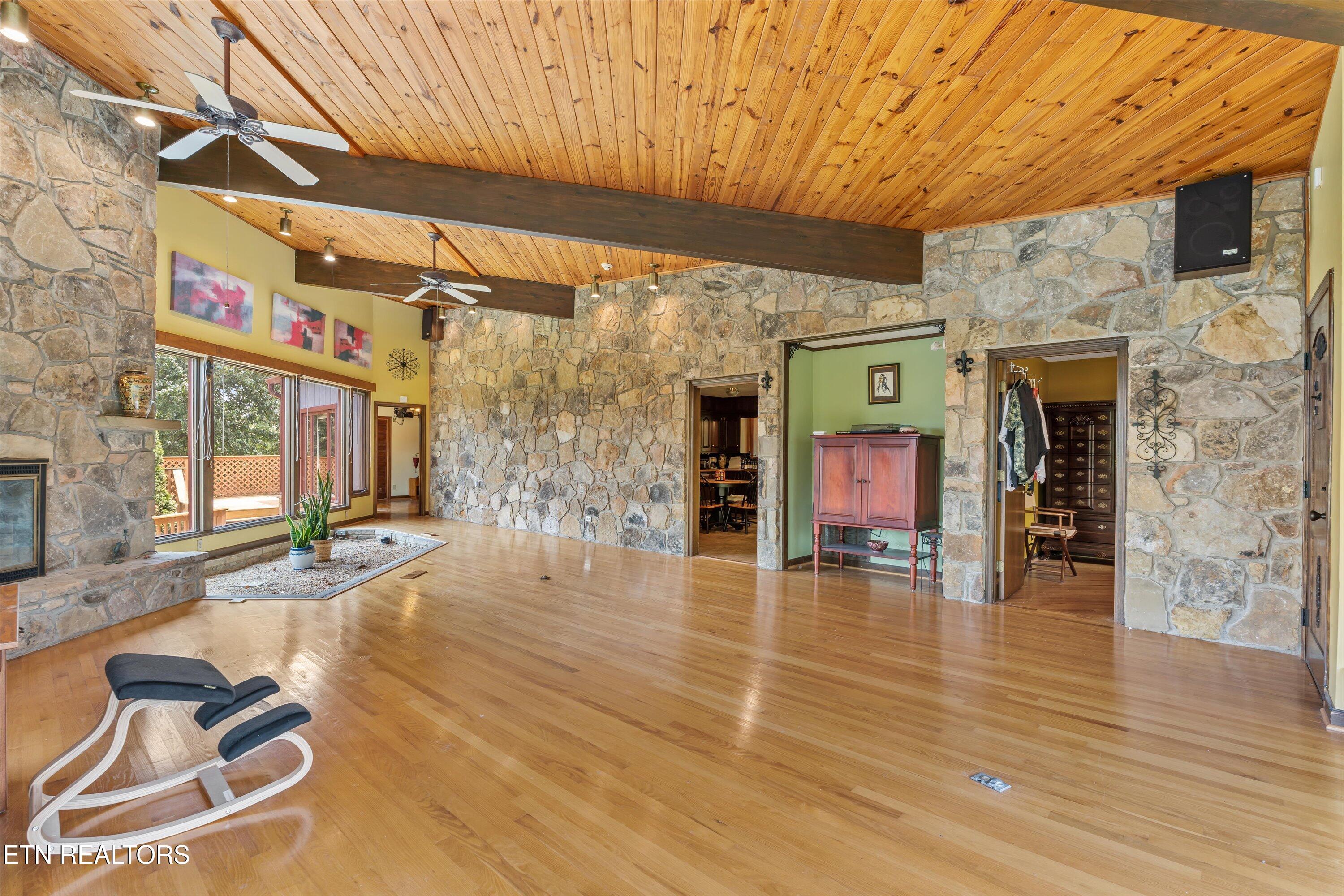 411 Orchard Knob Road Clinton TN 37716