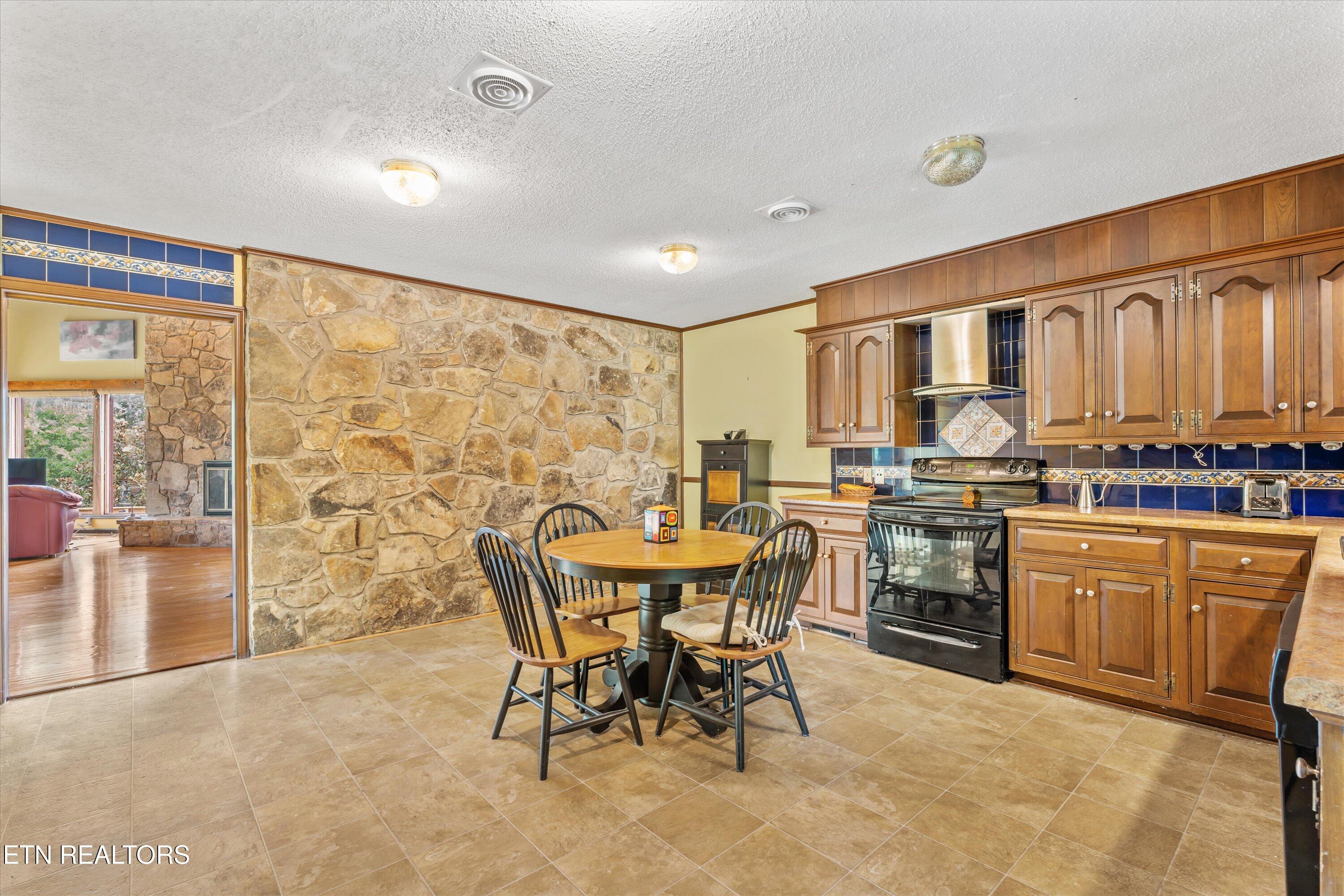 411 Orchard Knob Road Clinton TN 37716