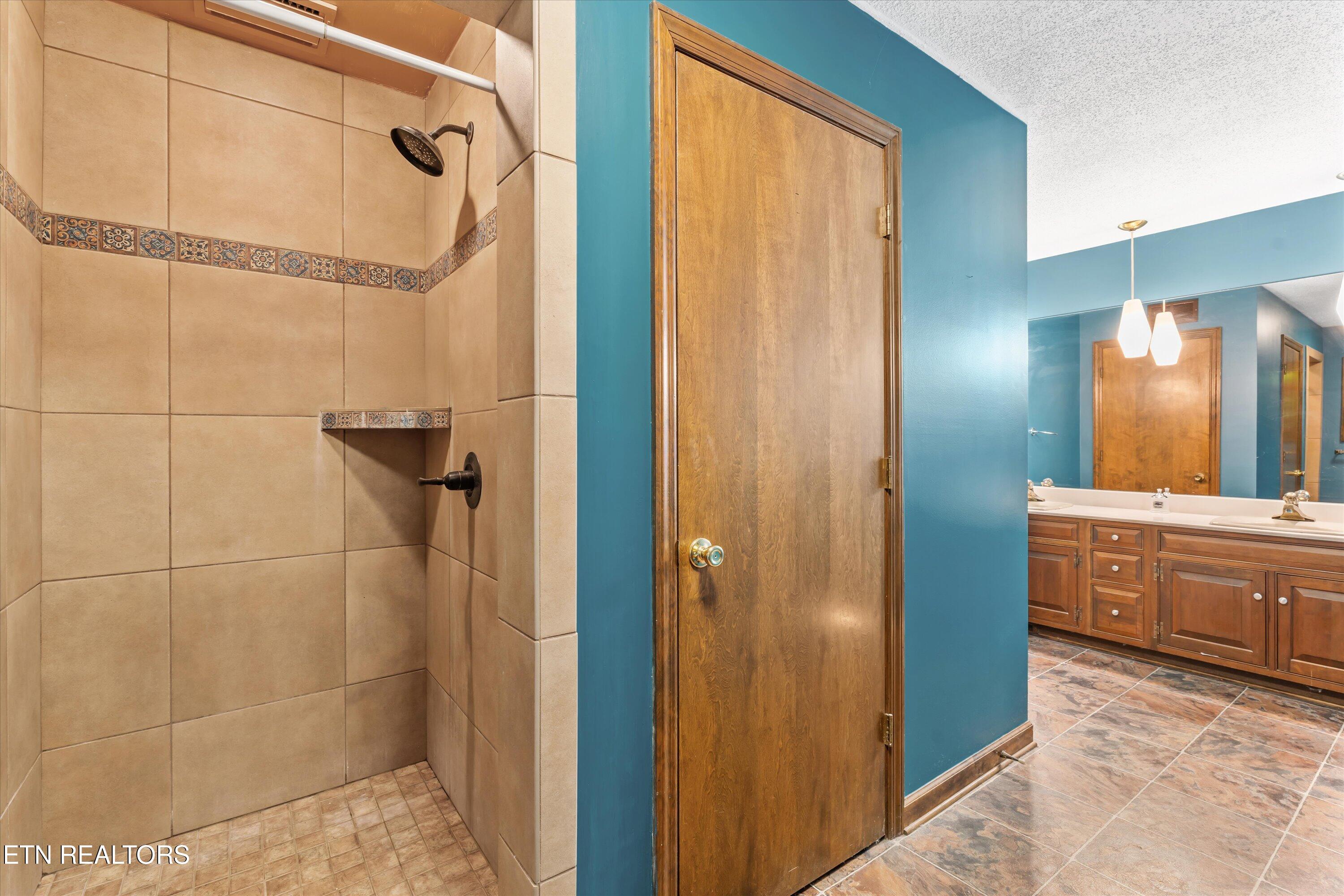 411 Orchard Knob Road Clinton TN 37716