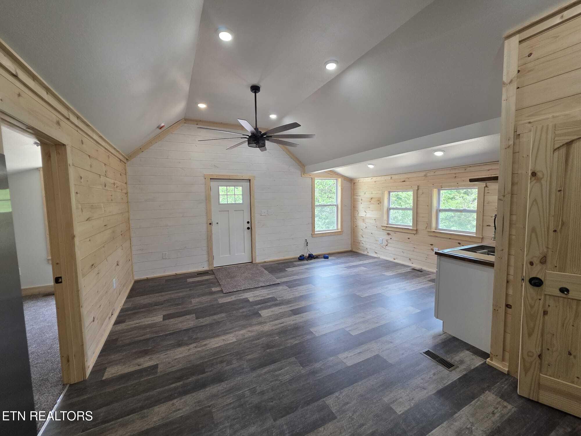 215 Longfield Road Rocky Top TN 37769