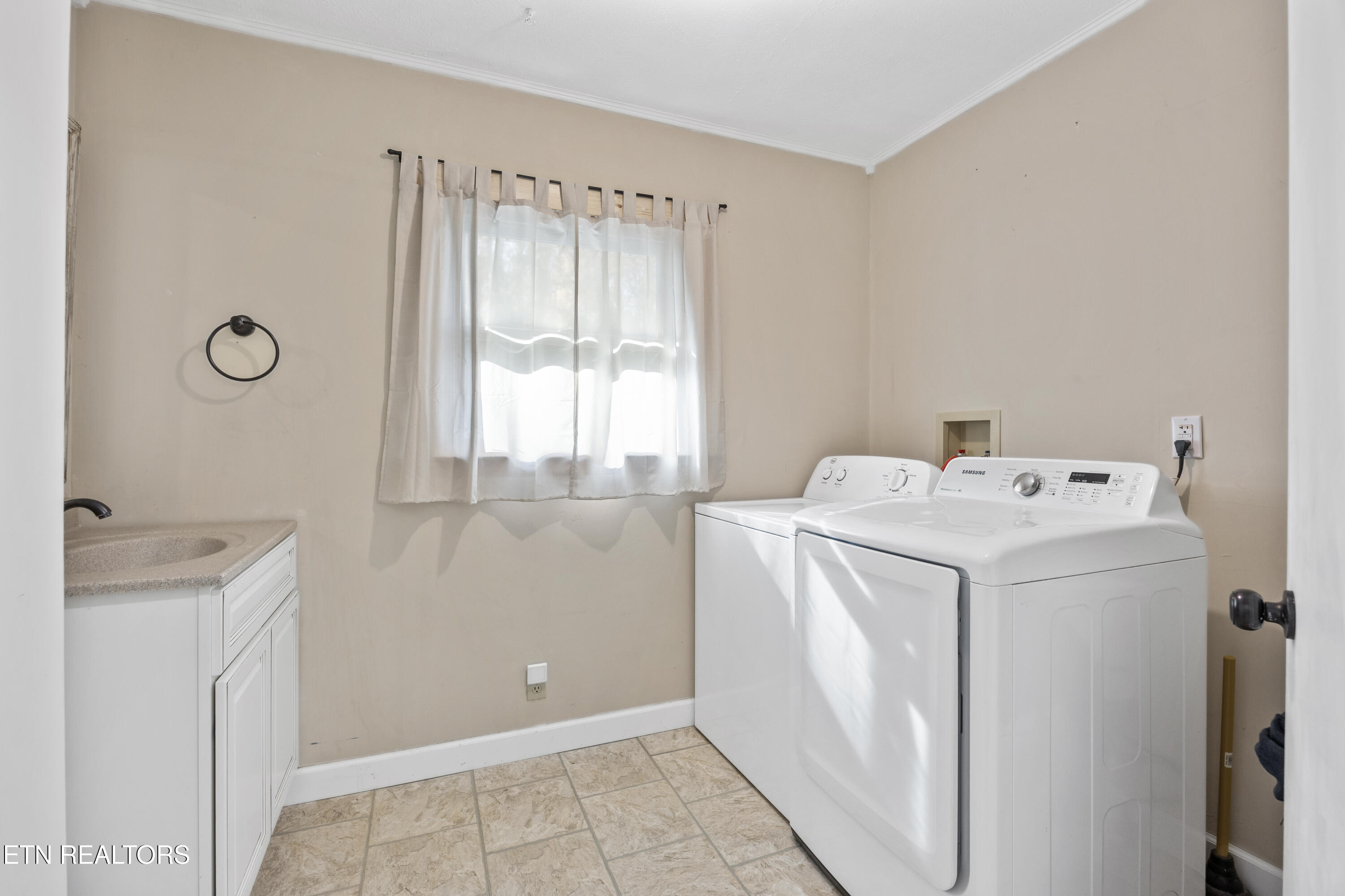 8237 Collier Road Powell TN 37849