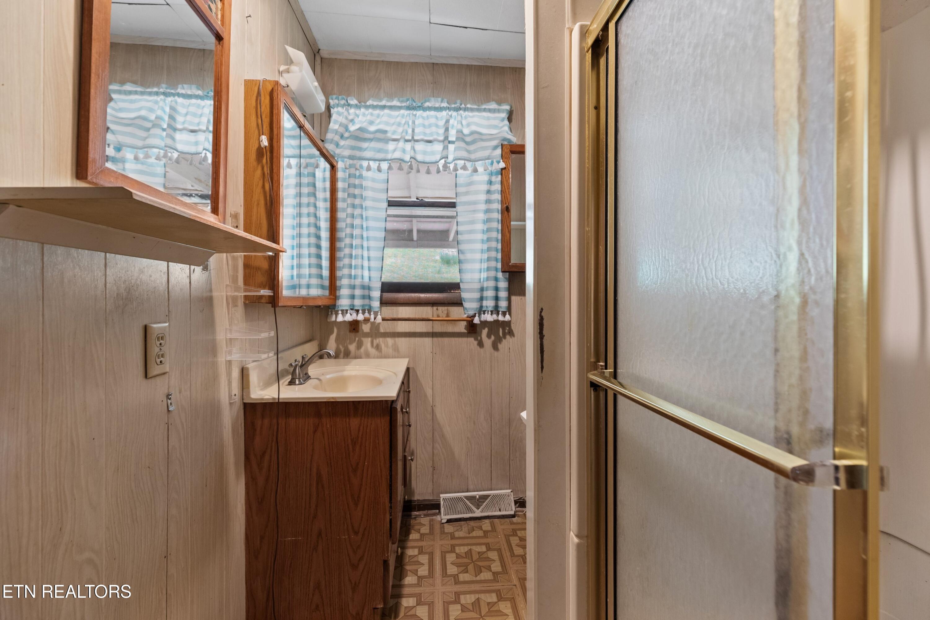 1900 Mountain View Avenue Kingsport TN 37664