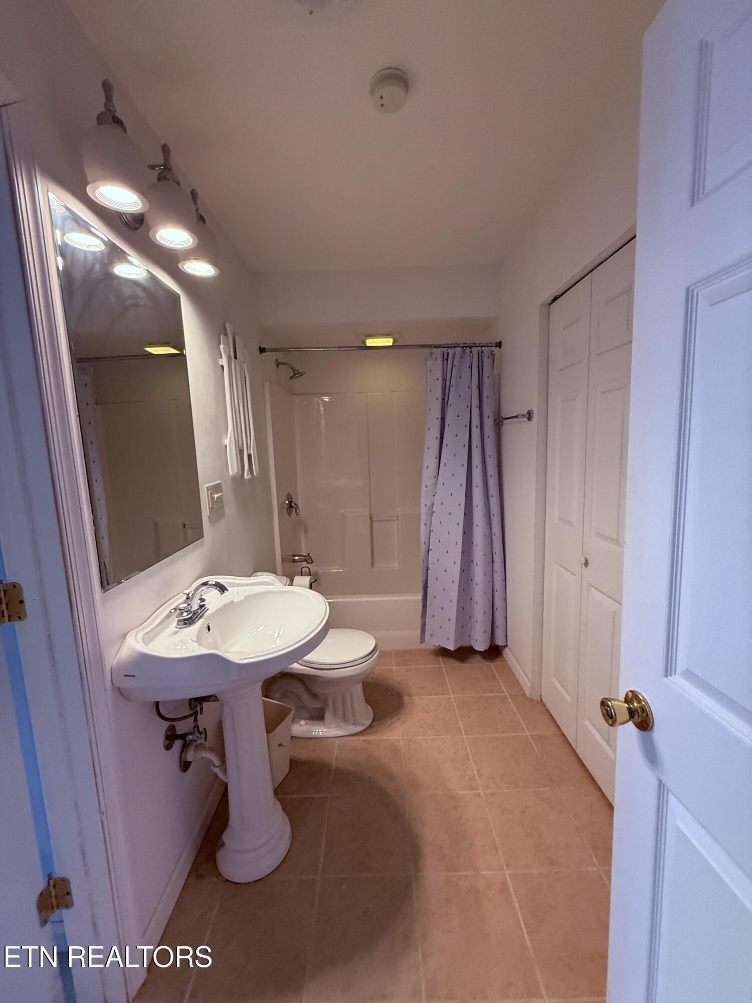 222 Big Creek Lane Lafollette TN 37766
