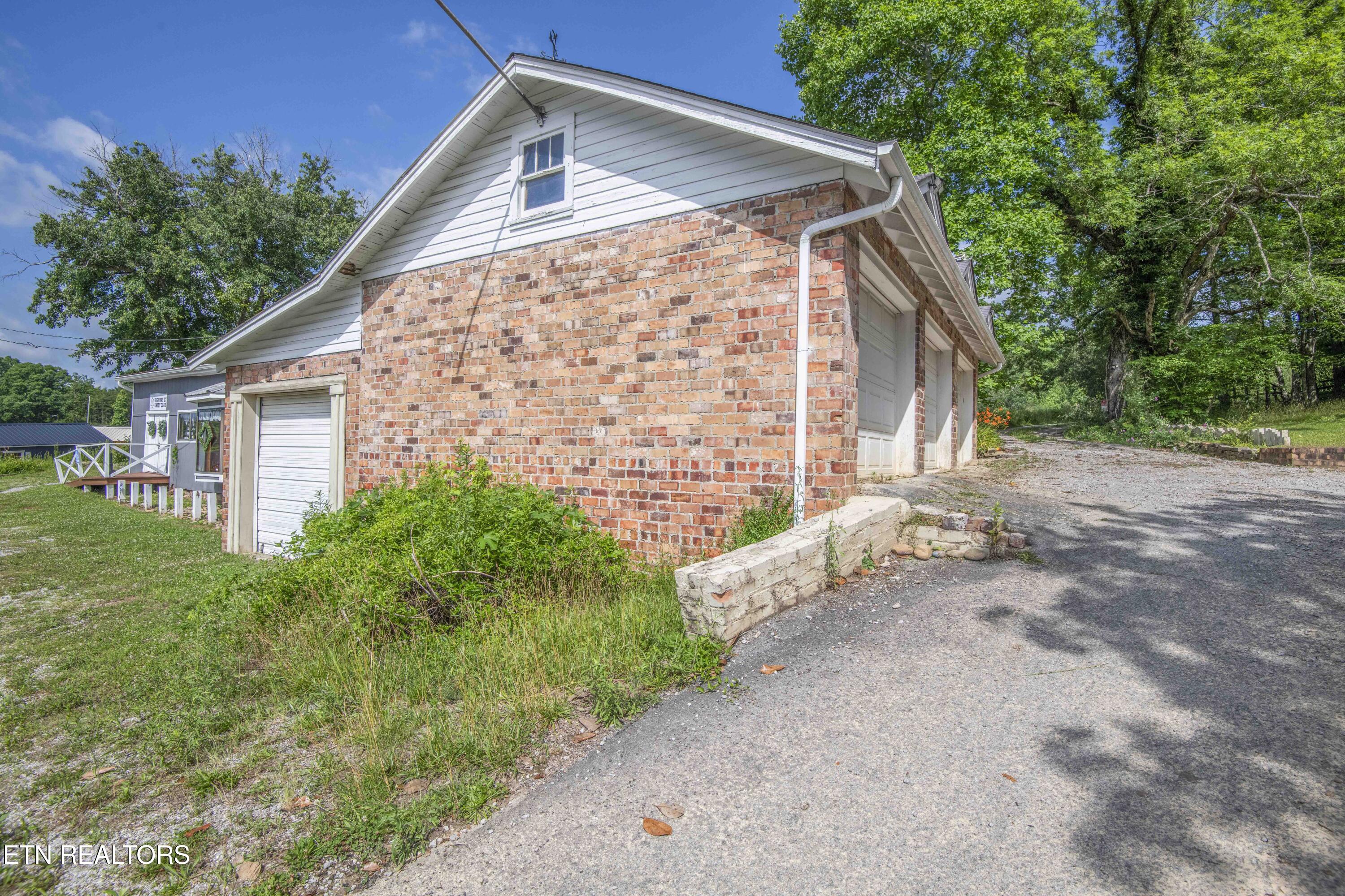 17761 Alberta Street Oneida TN 37841