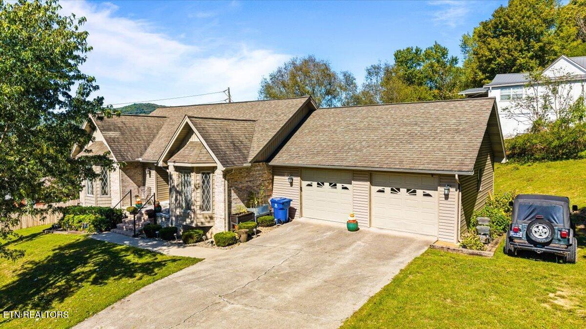 685 Ivey Street Jellico TN 37762