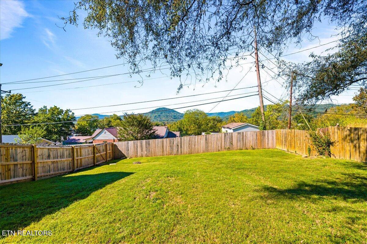 685 Ivey Street Jellico TN 37762
