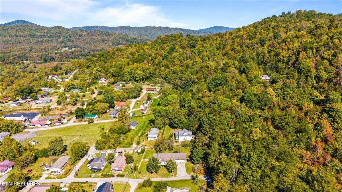 685 Ivey Street Jellico TN 37762