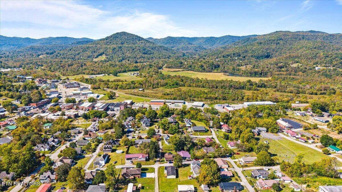 685 Ivey Street Jellico TN 37762