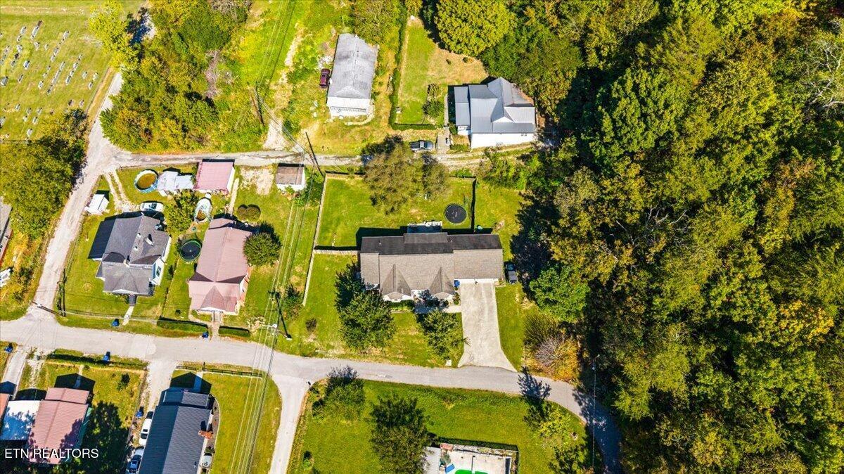 685 Ivey Street Jellico TN 37762