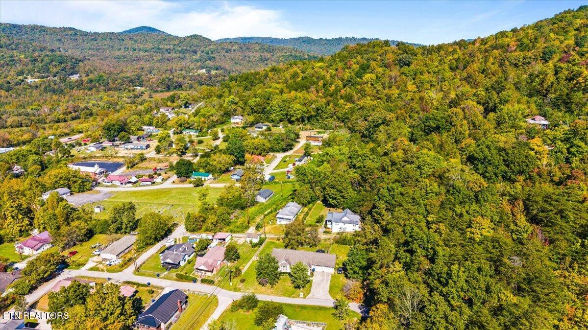 685 Ivey Street Jellico TN 37762