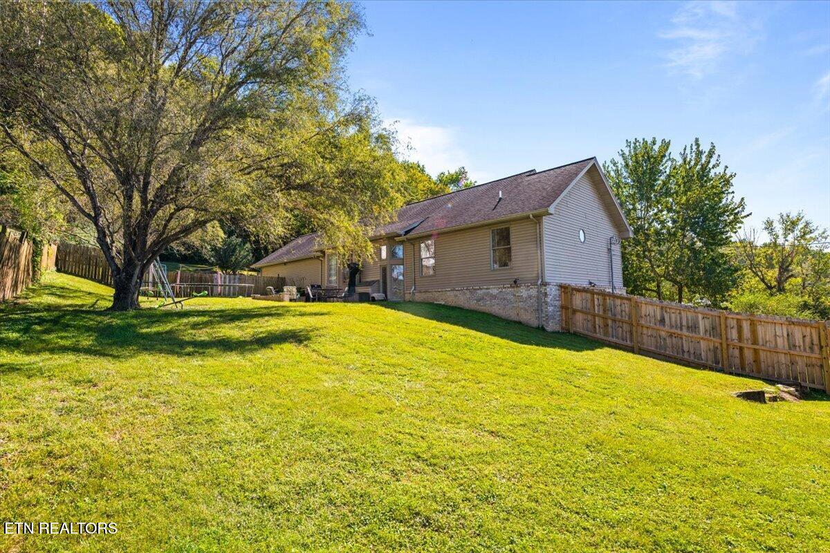 685 Ivey Street Jellico TN 37762