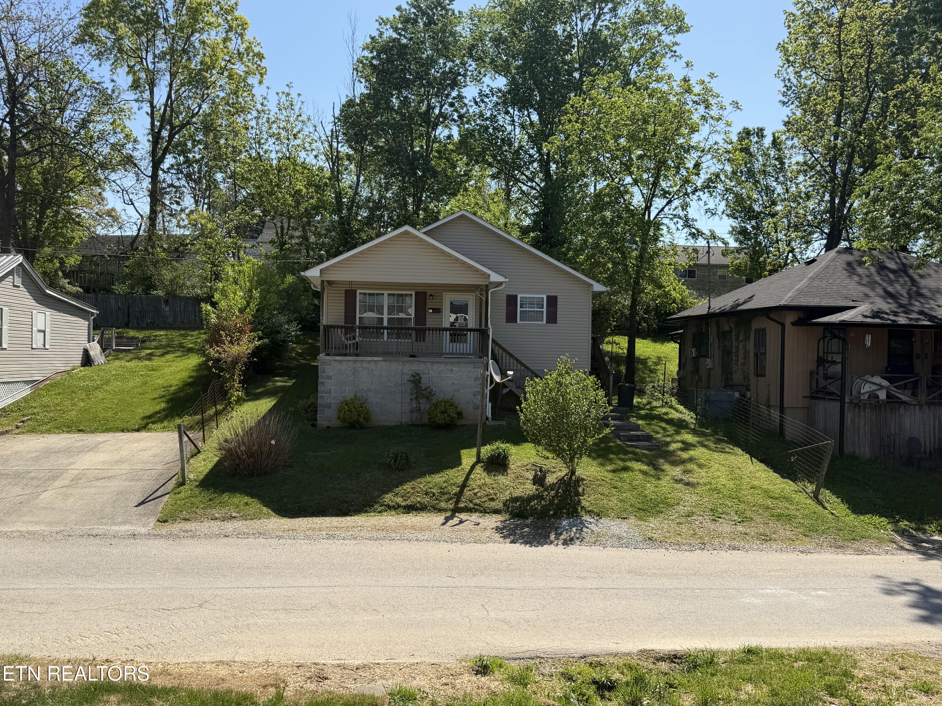 216 N Cross Street Oneida TN 37841