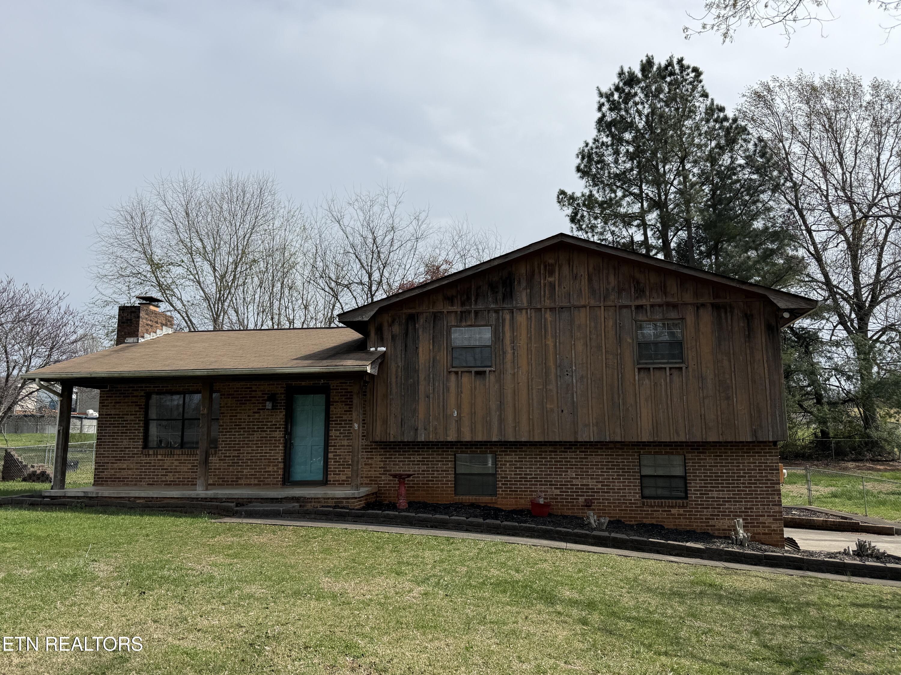 2066 Colonial Circle Maryville TN 37803