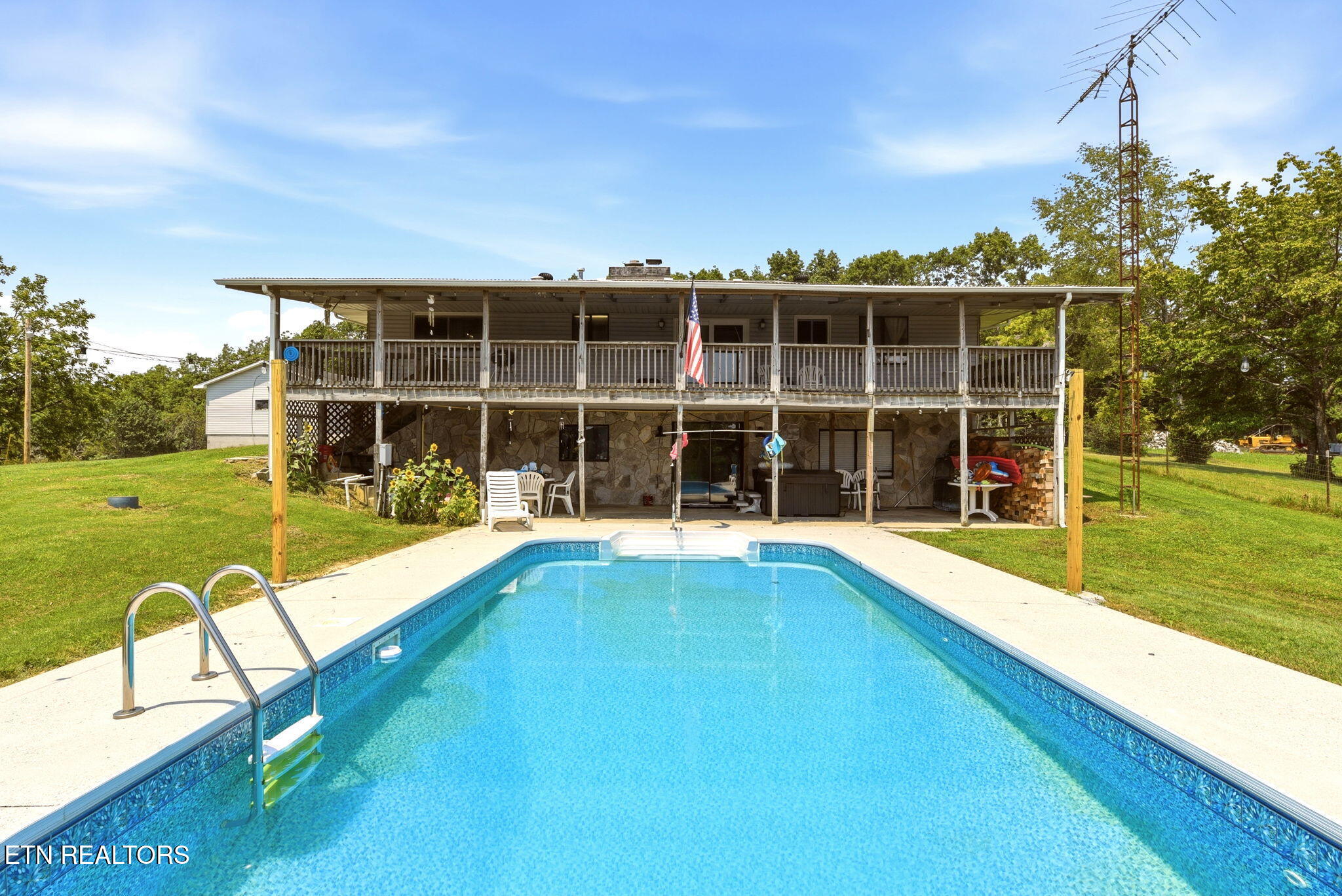 798 Christenson Road Deer Lodge TN 37726