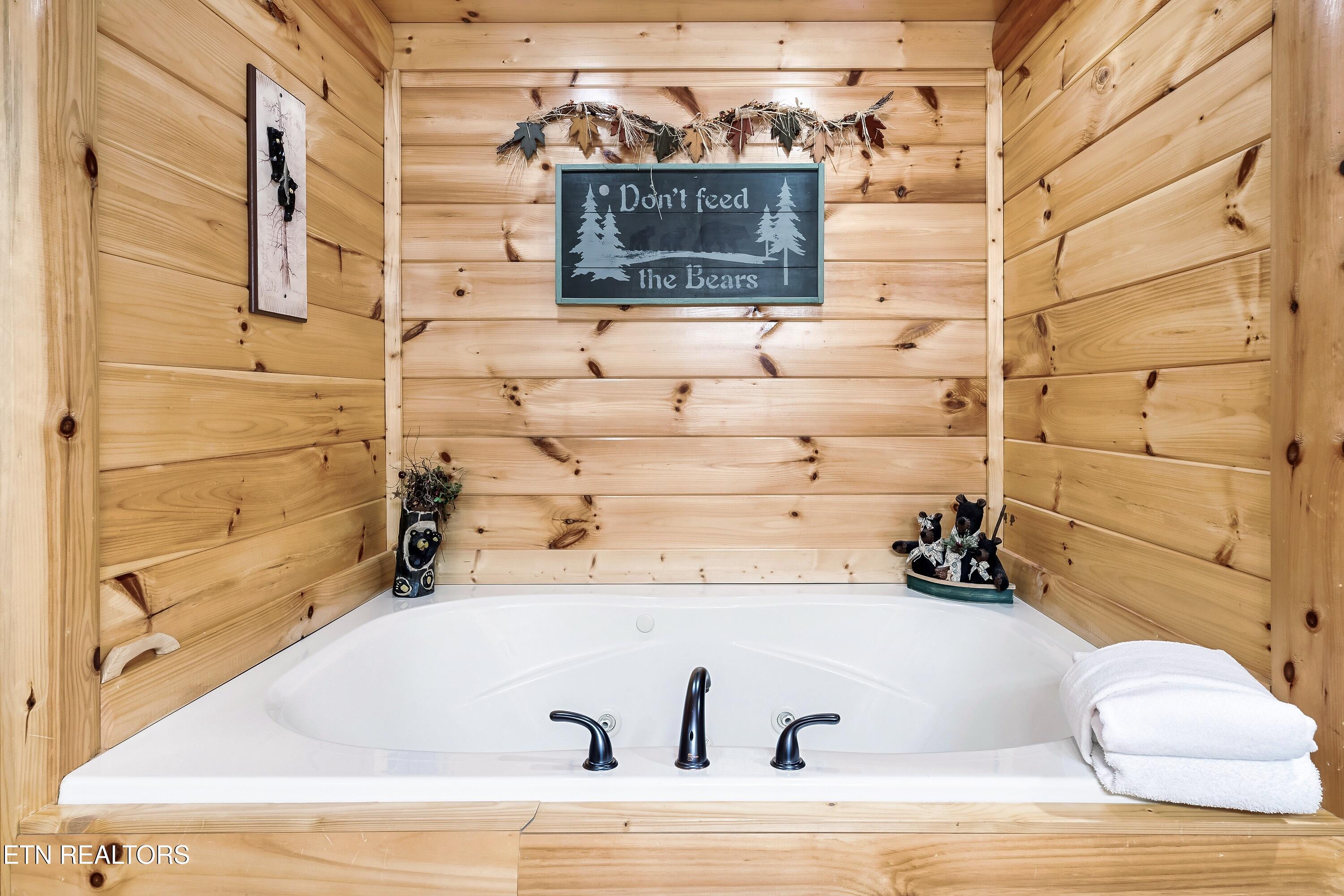 2339 Bogle Spring Loop Sevierville TN 37862