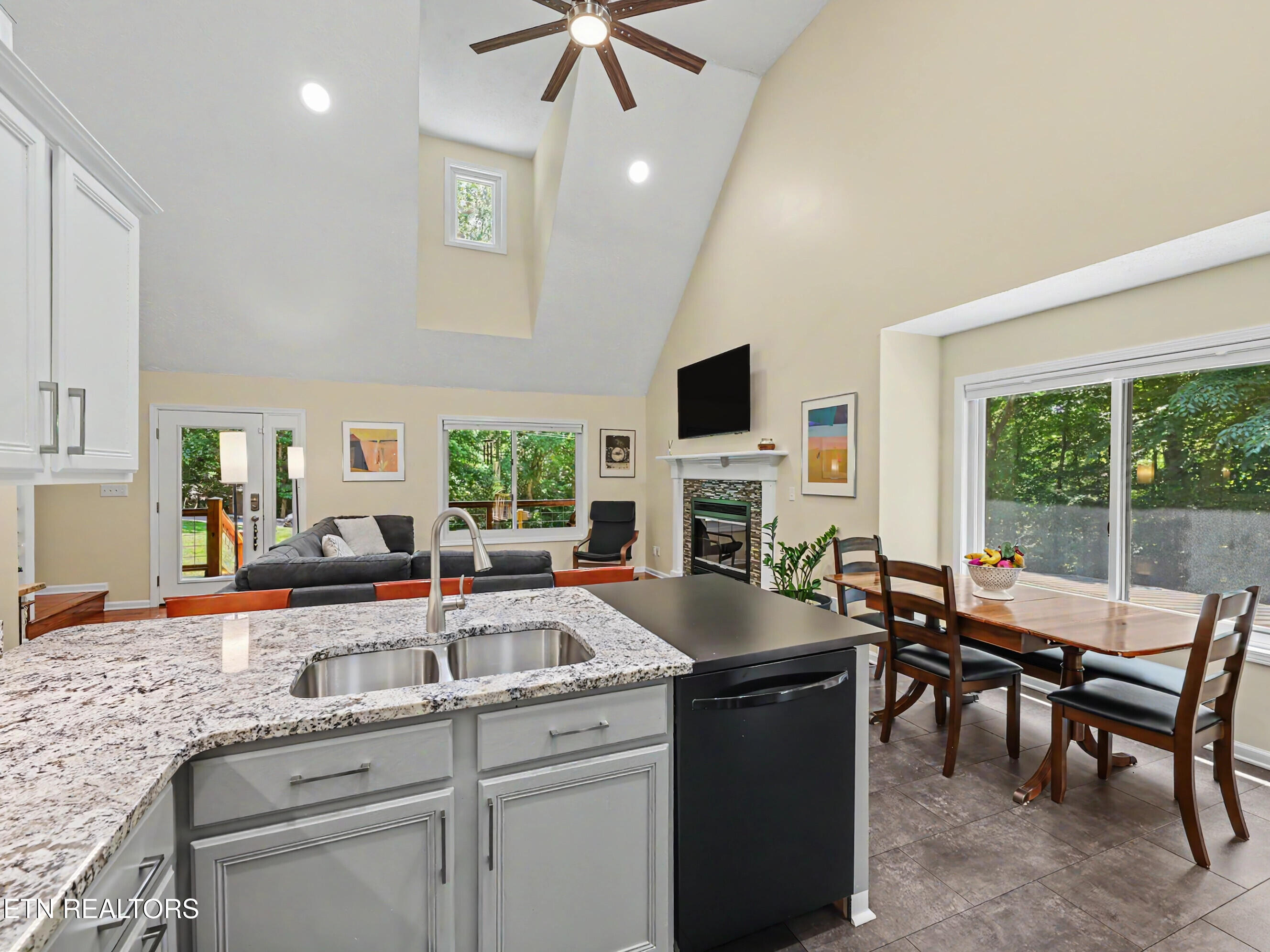 4317 Deer Run Drive Louisville TN 37777
