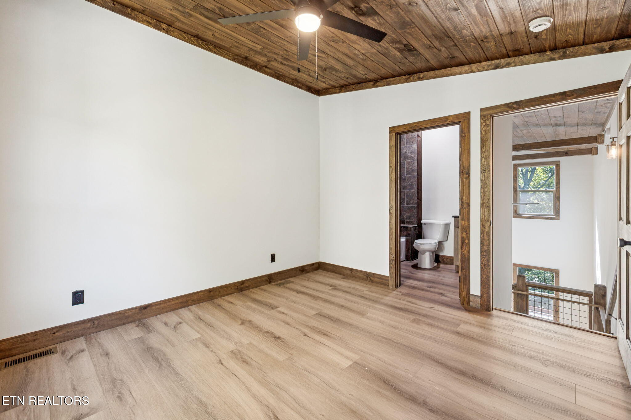 689 Country Oaks Lane Lafollette TN 37766