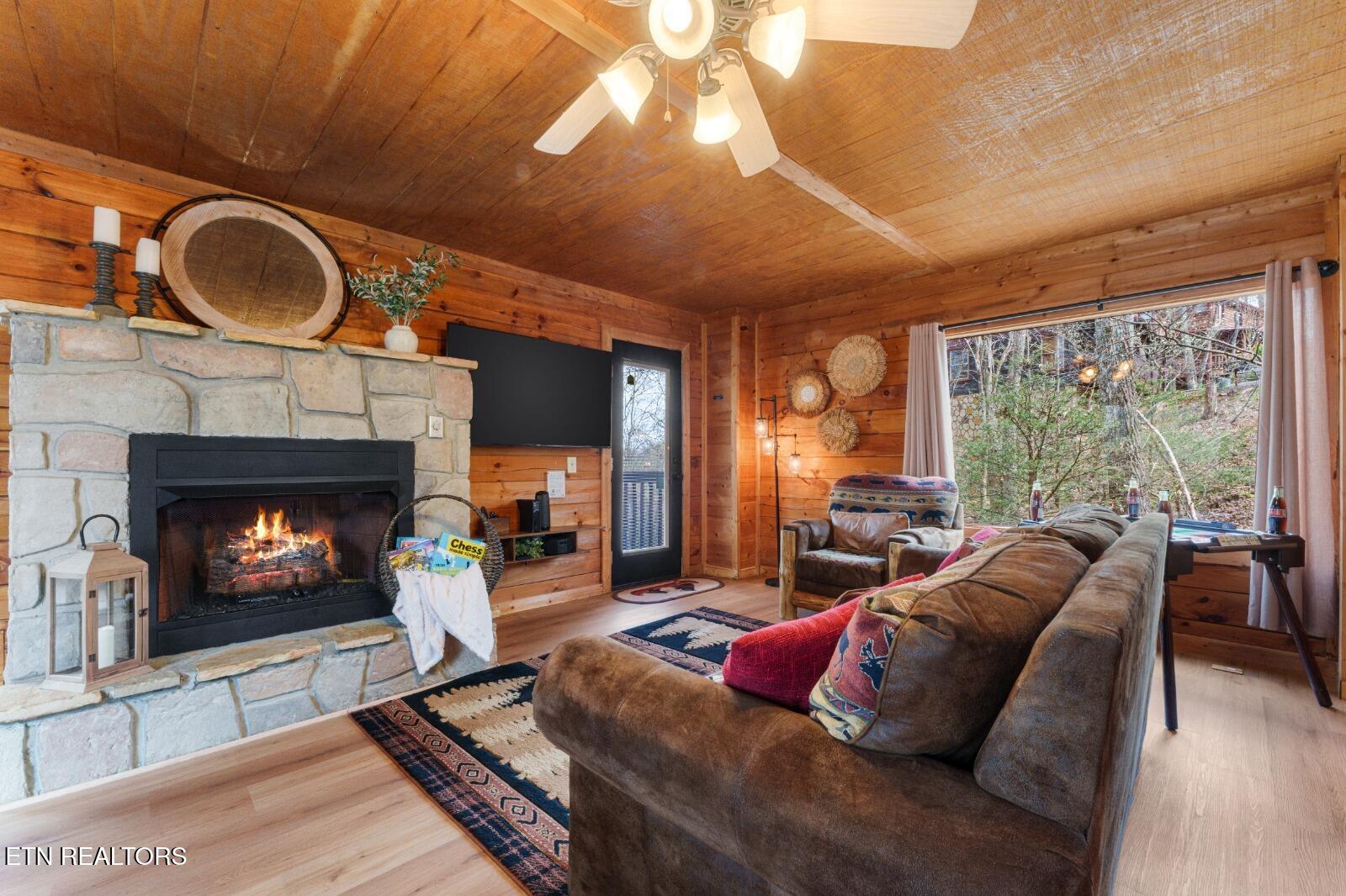 1628 Ginnys Trail Sevierville TN 37876
