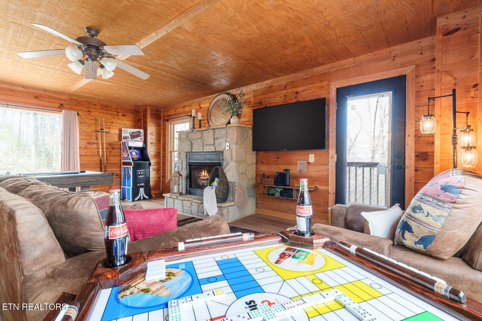 1628 Ginnys Trail Sevierville TN 37876