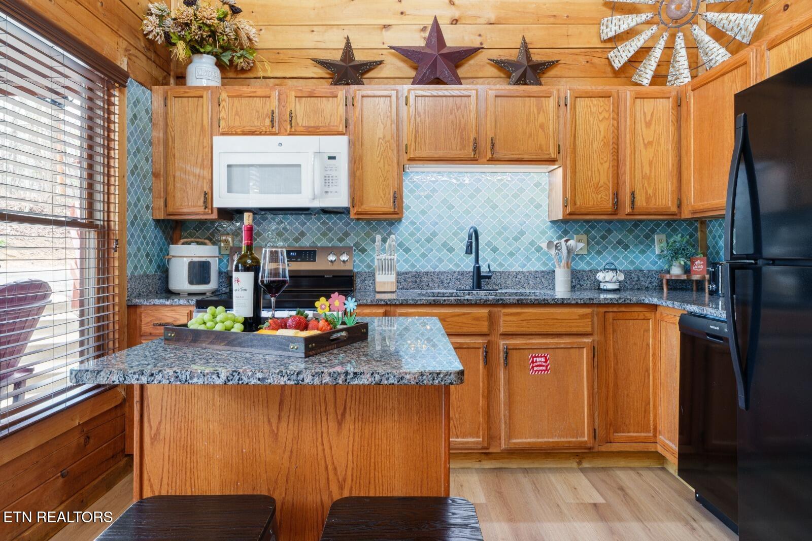 1628 Ginnys Trail Sevierville TN 37876