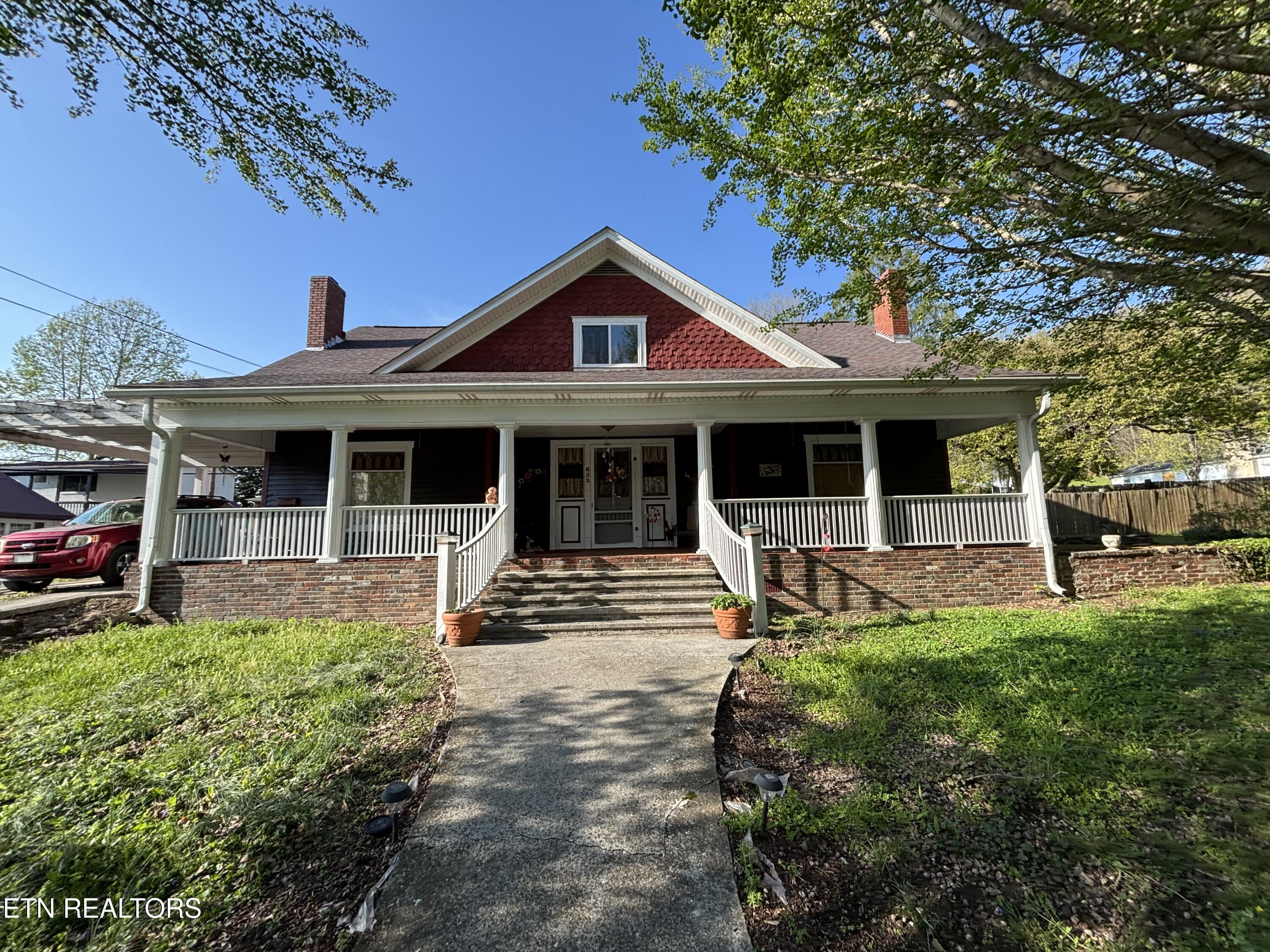 653 Cumberland Avenue Jellico TN 37762