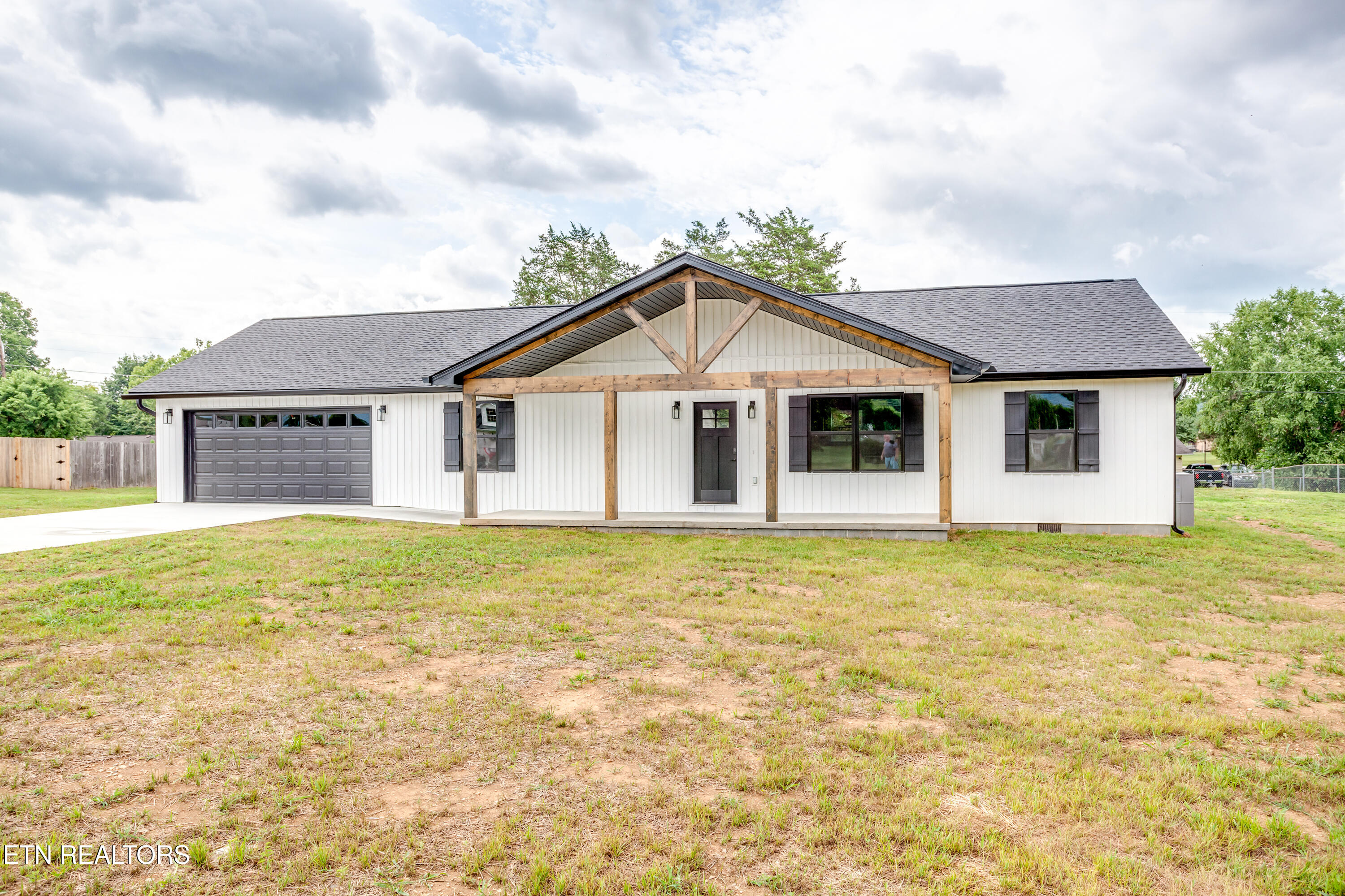200 Farris Circle Lafollette TN 37766
