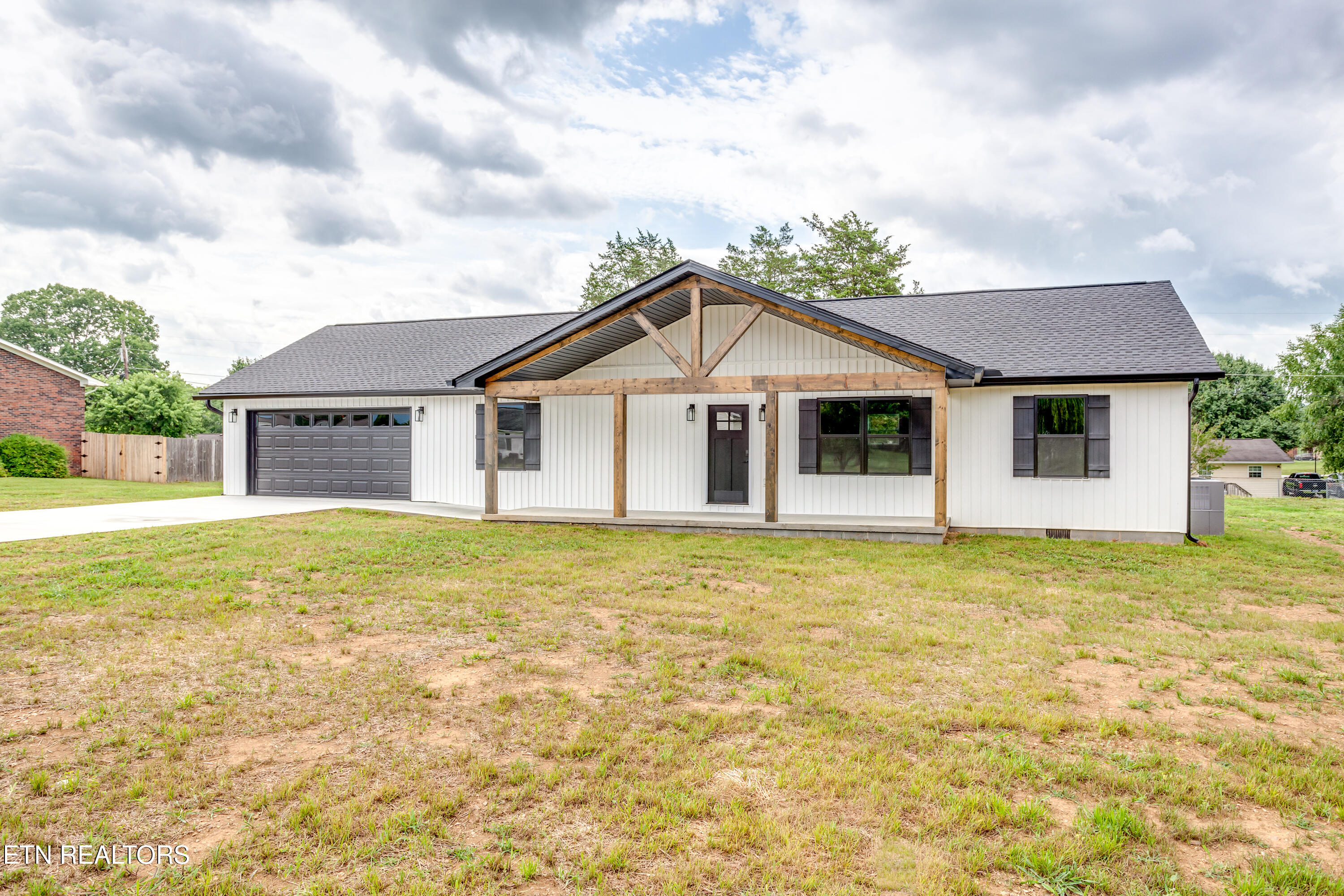 200 Farris Circle Lafollette TN 37766