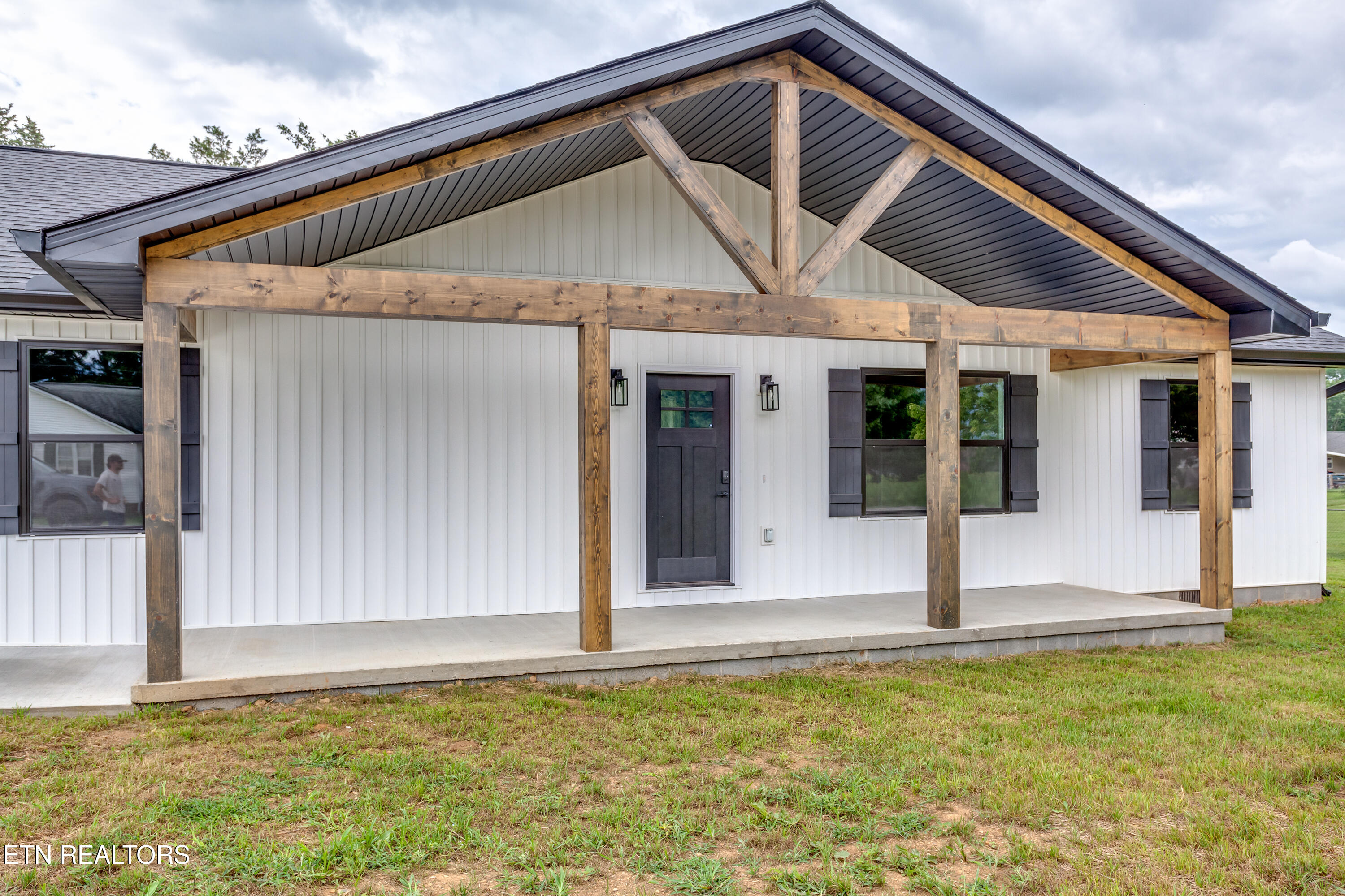 200 Farris Circle Lafollette TN 37766