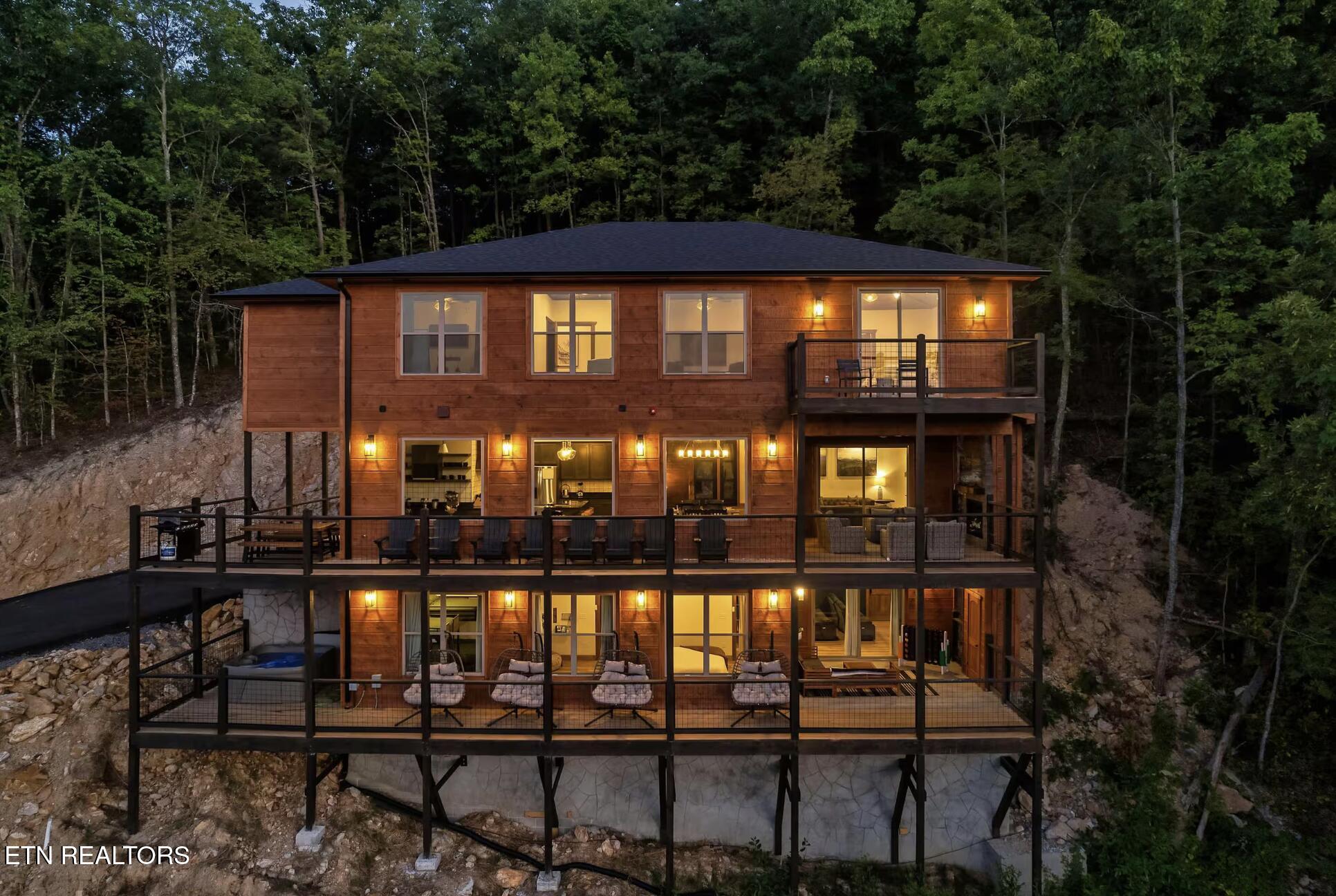 1990 Blackthorn Trail Sevierville TN 37876