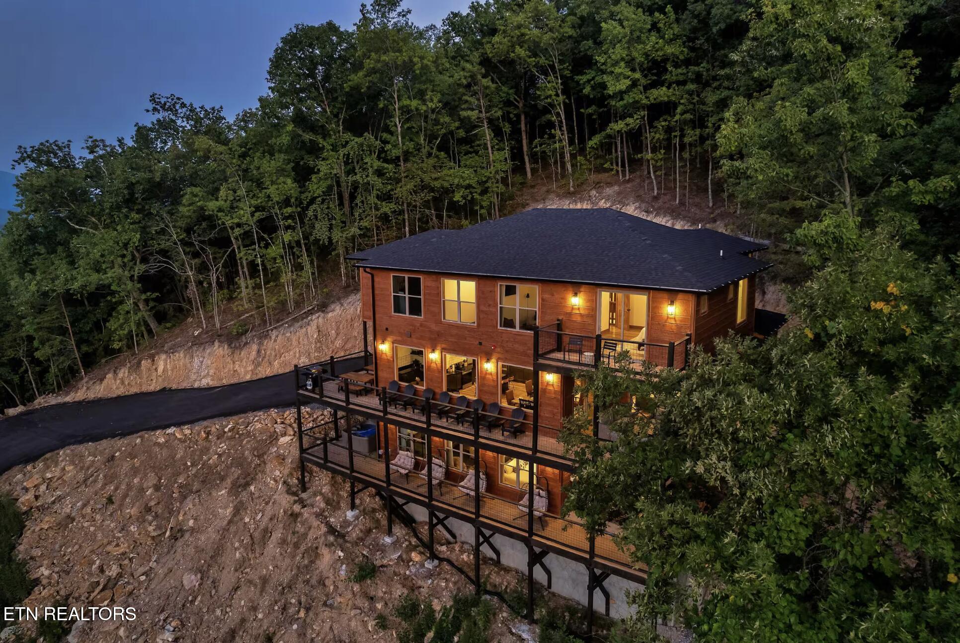 1990 Blackthorn Trail Sevierville TN 37876