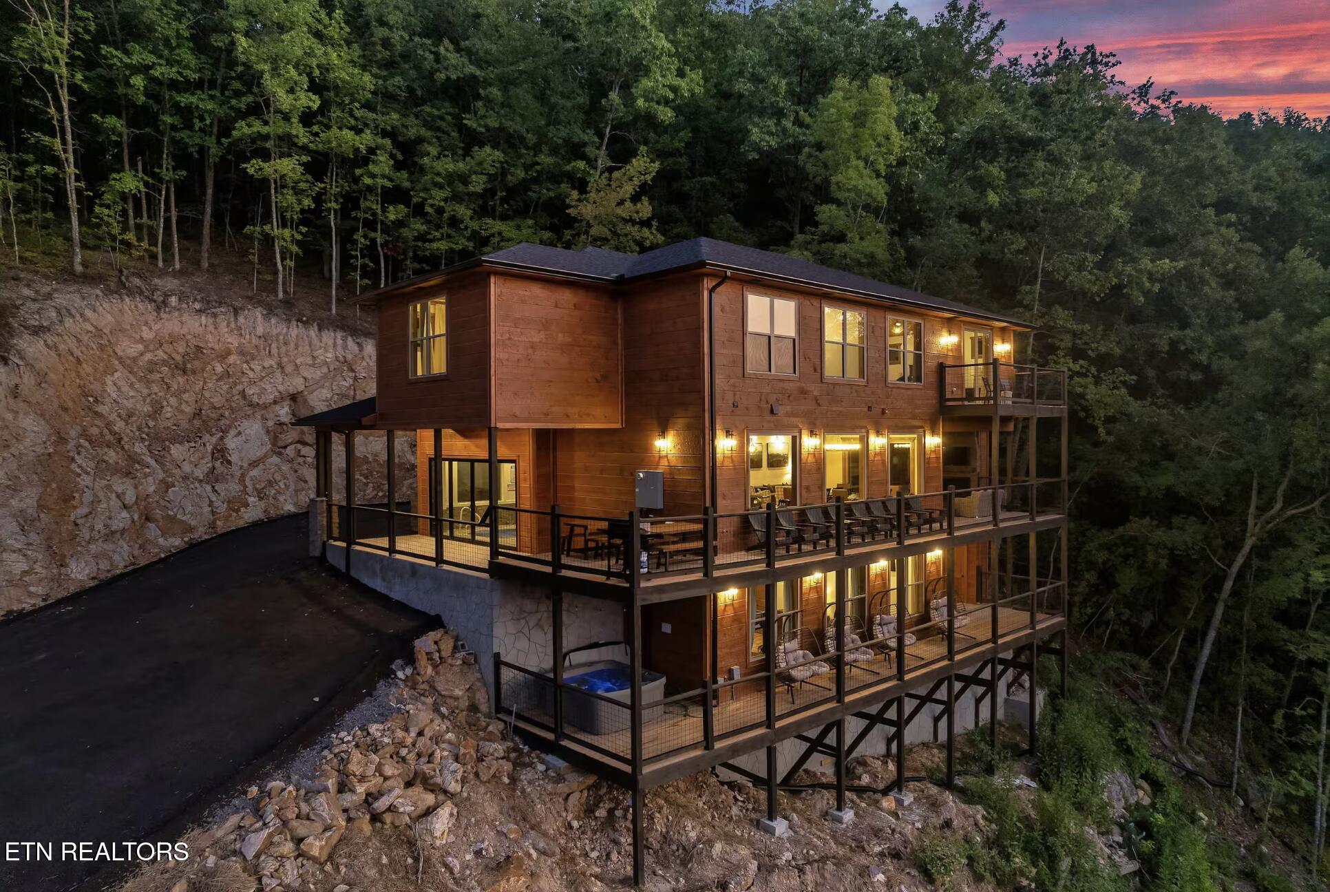 1990 Blackthorn Trail Sevierville TN 37876