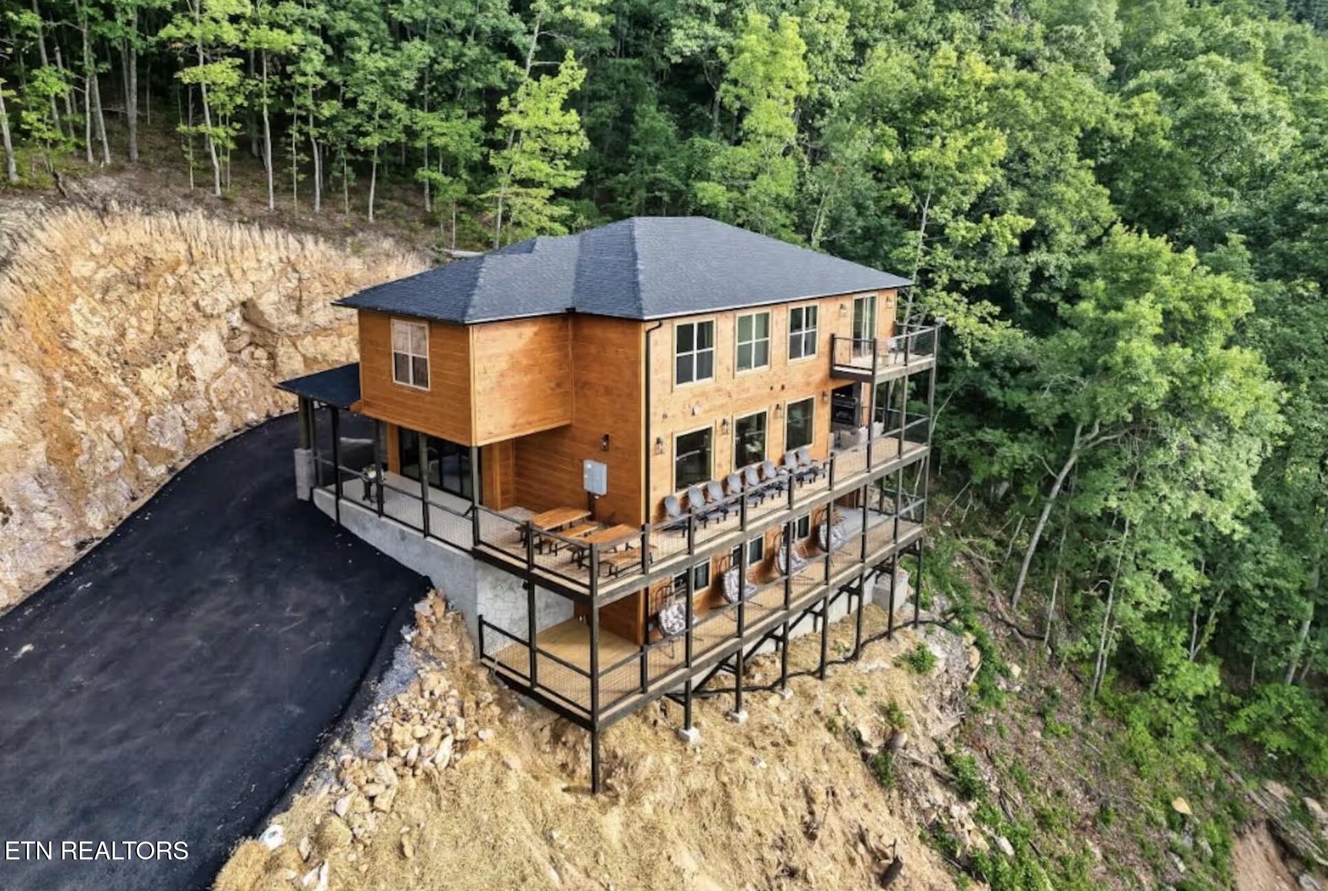 1990 Blackthorn Trail Sevierville TN 37876
