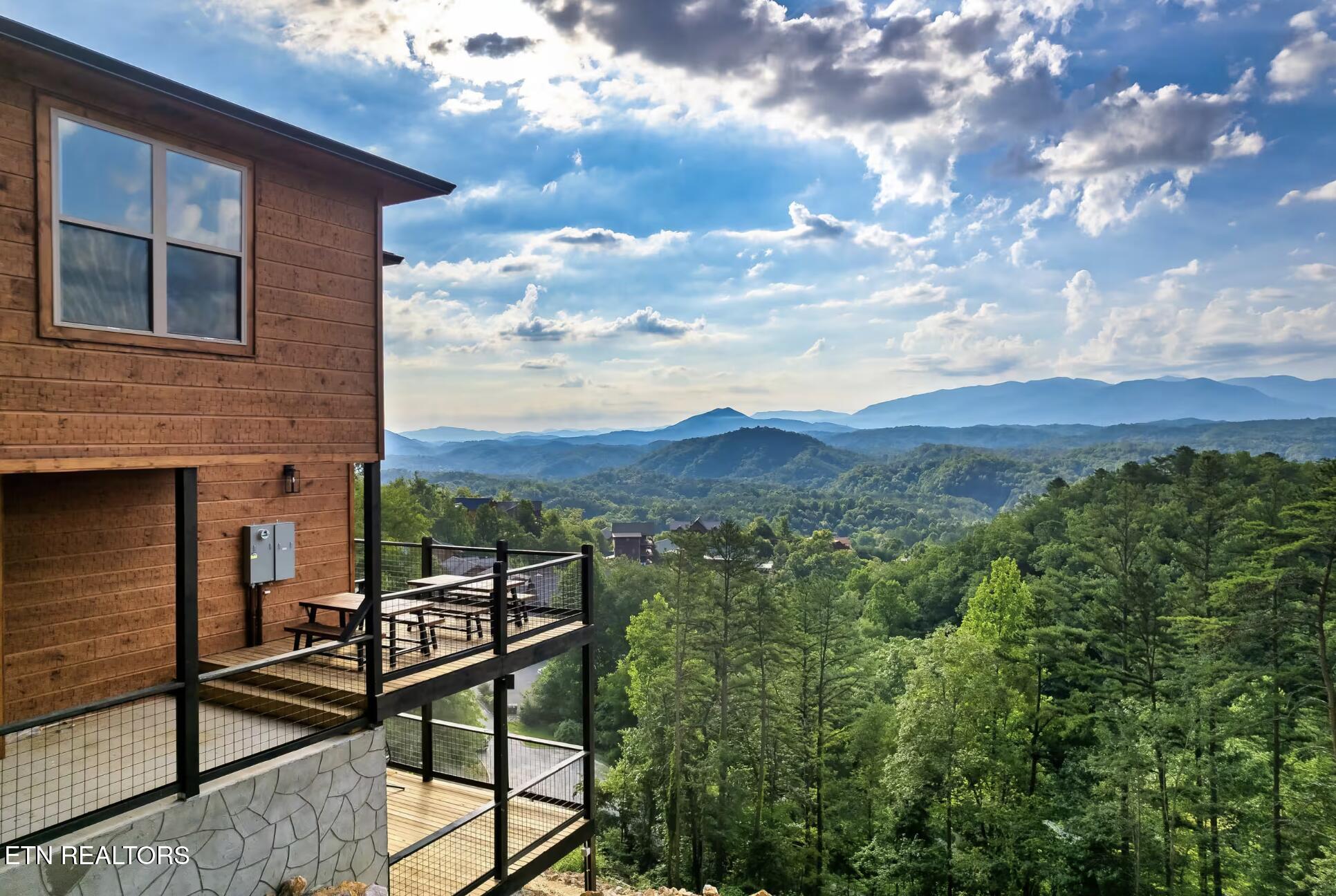 1990 Blackthorn Trail Sevierville TN 37876
