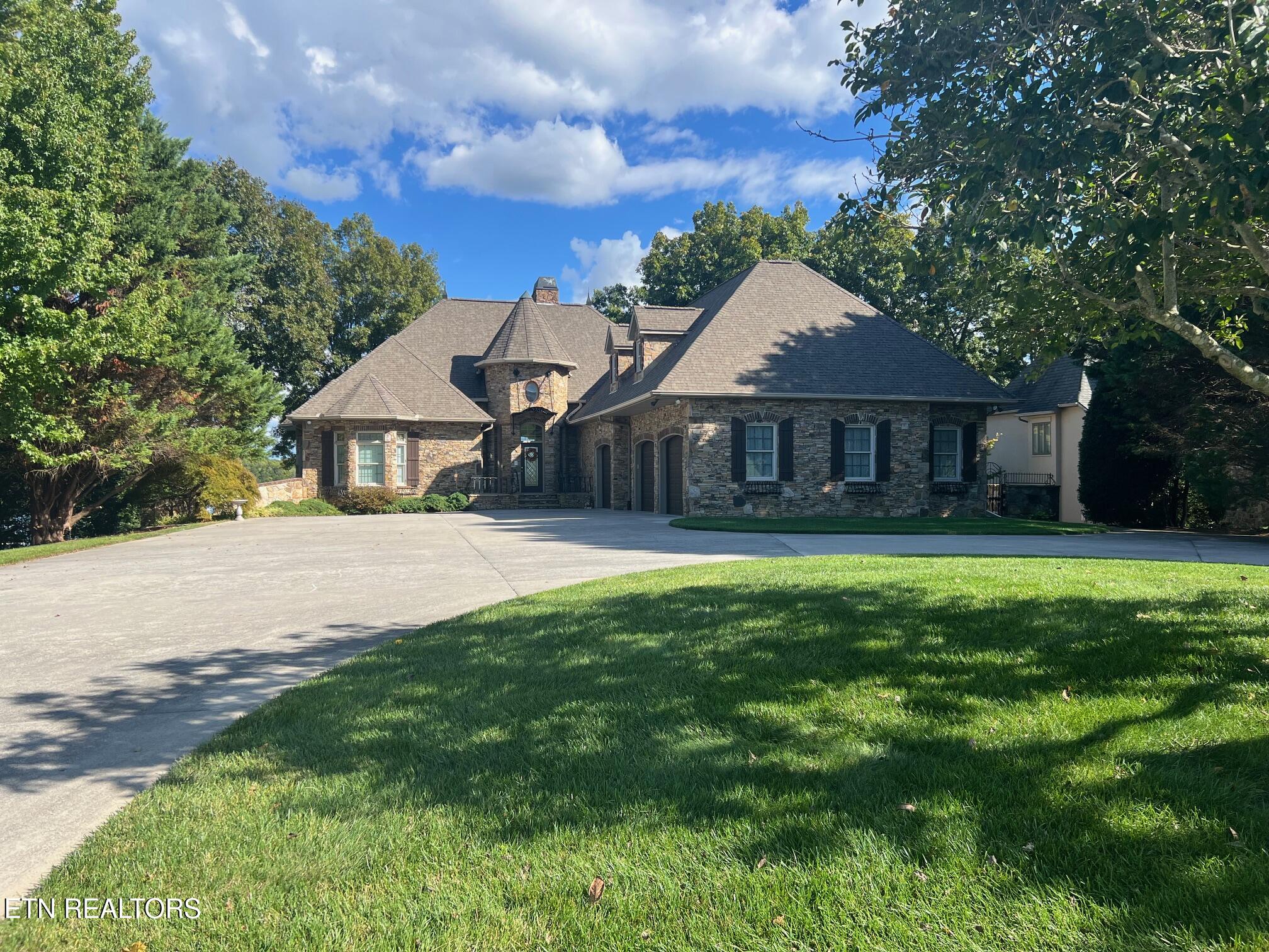 275 Rock Point Drive Vonore TN 37885