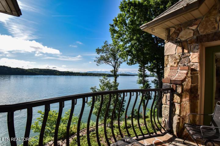 275 Rock Point Drive Vonore TN 37885