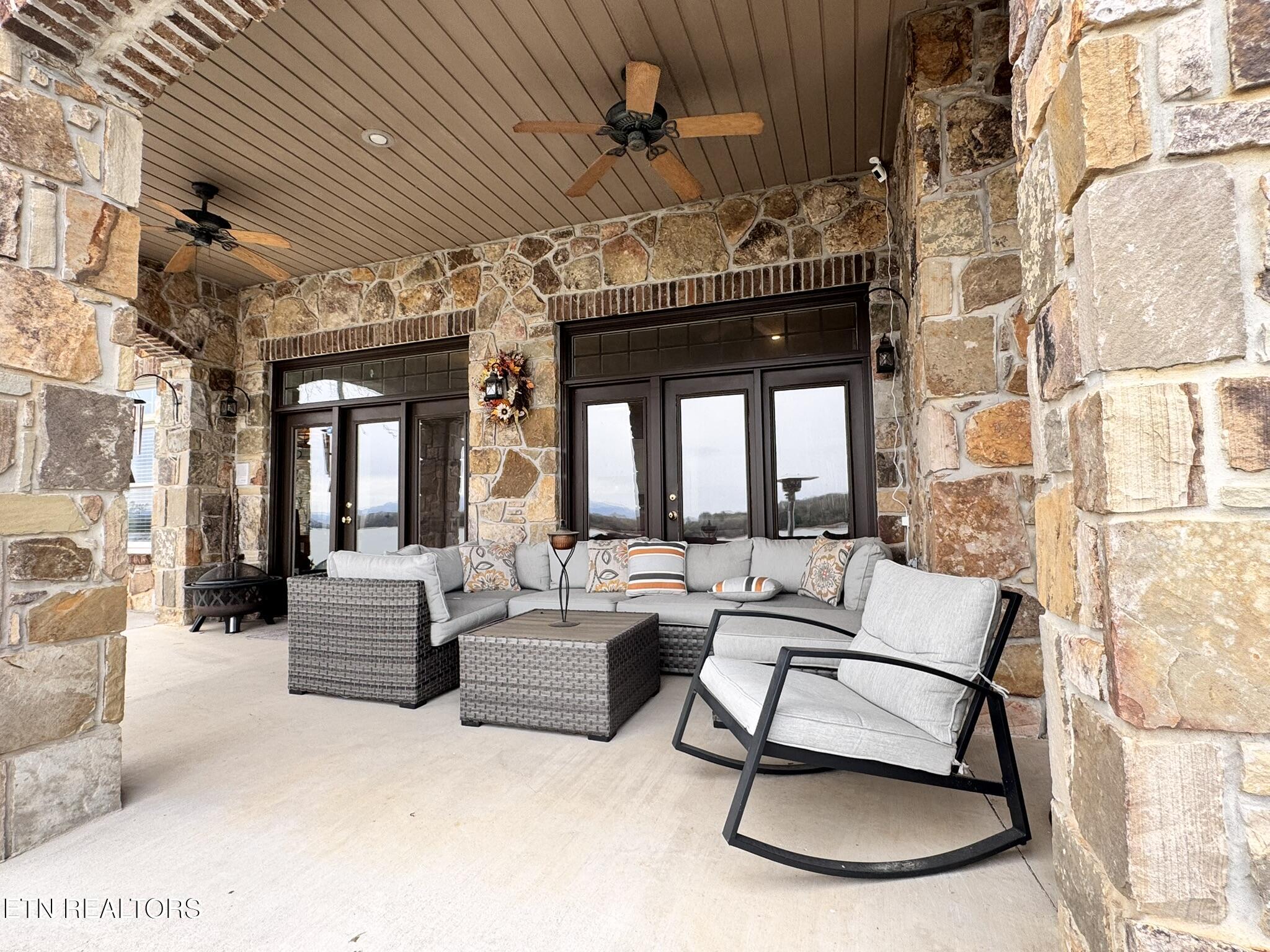 275 Rock Point Drive Vonore TN 37885