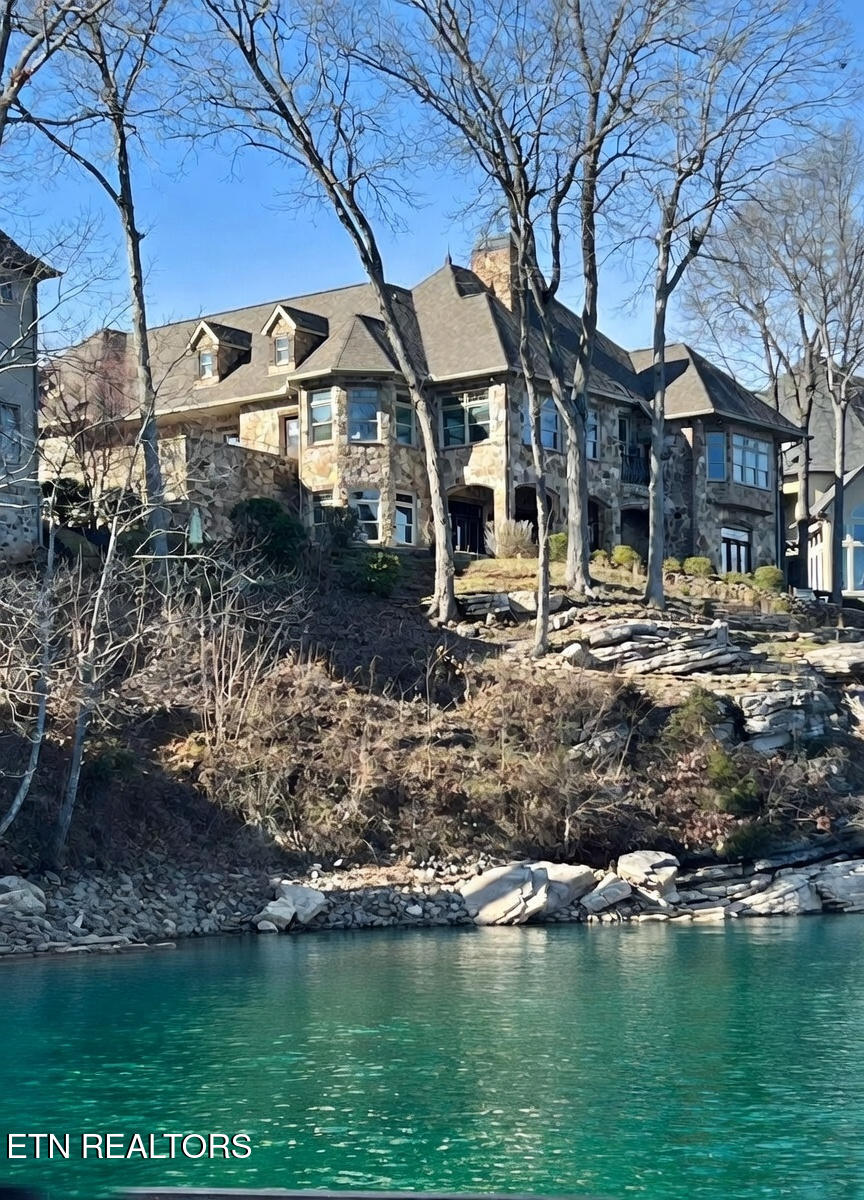 275 Rock Point Drive Vonore TN 37885