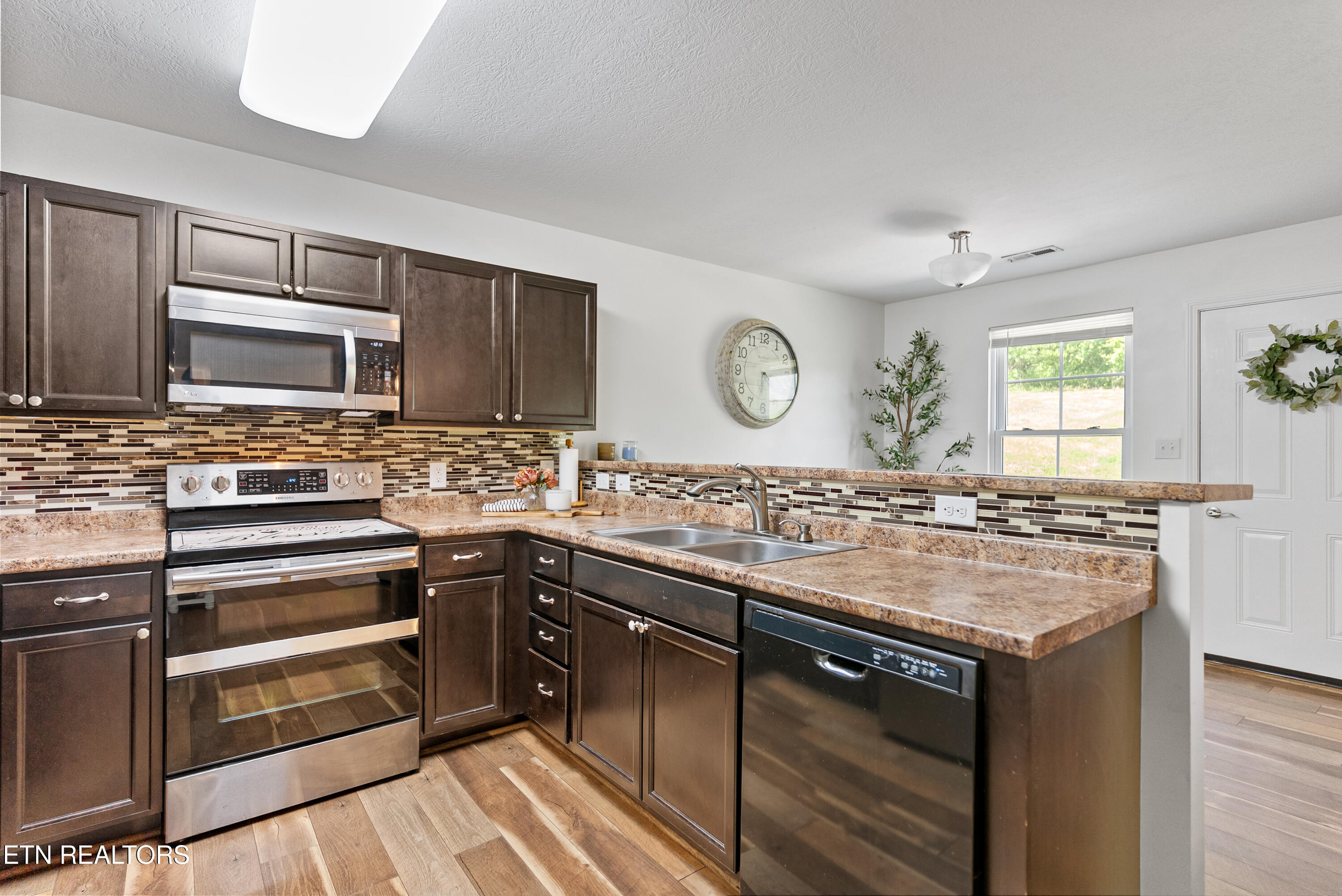 2125 Bluebonnet Drive Mascot TN 37806