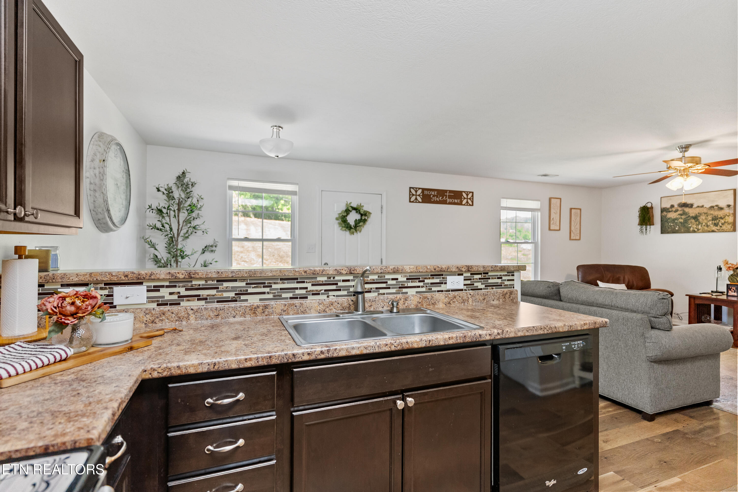 2125 Bluebonnet Drive Mascot TN 37806