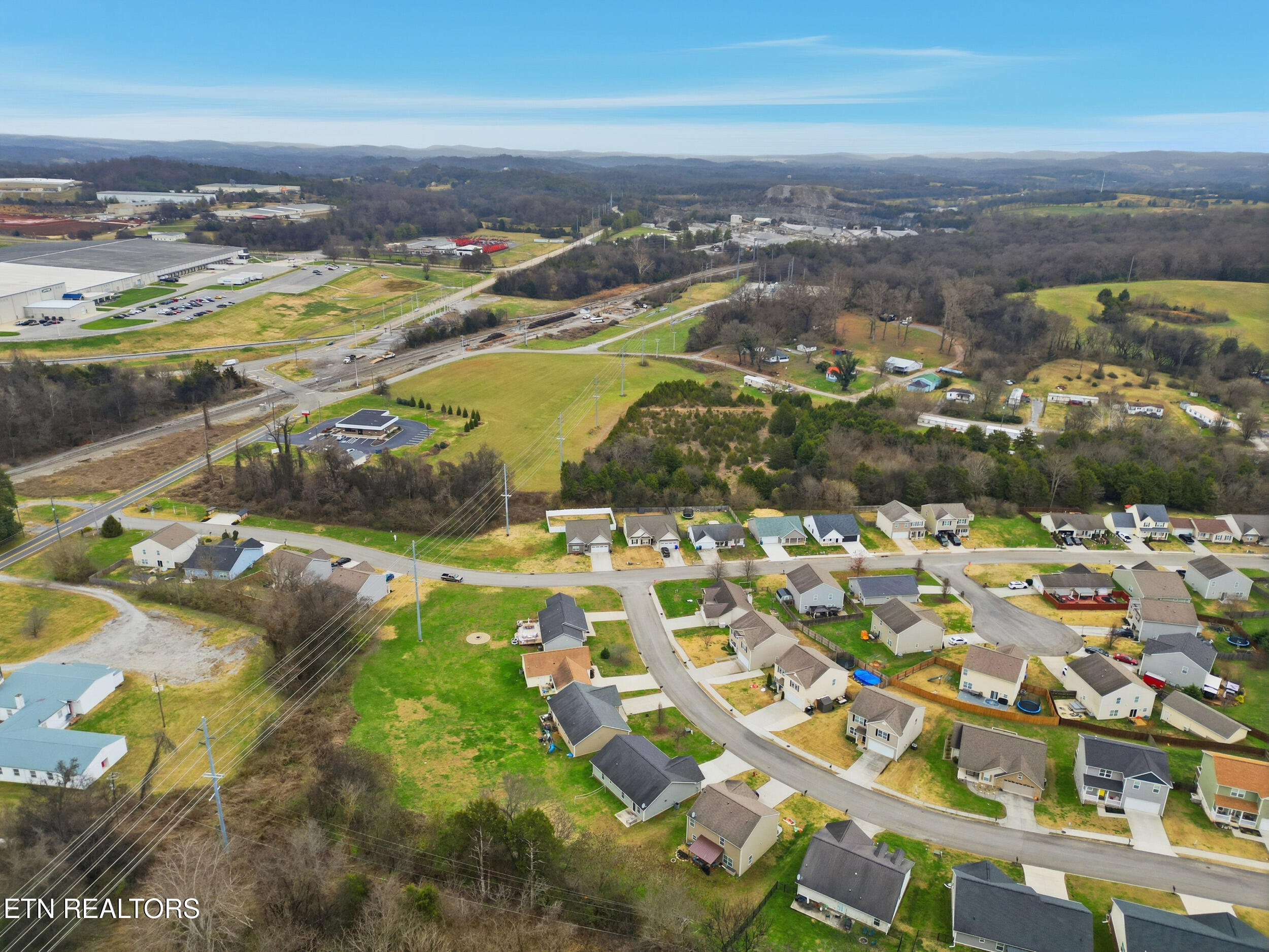 2125 Bluebonnet Drive Mascot TN 37806