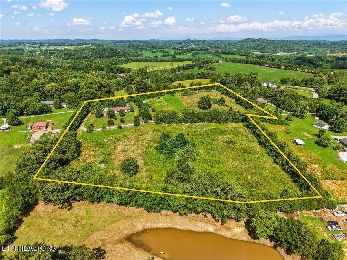 1689 Vaughn Road Lenoir City TN 37772