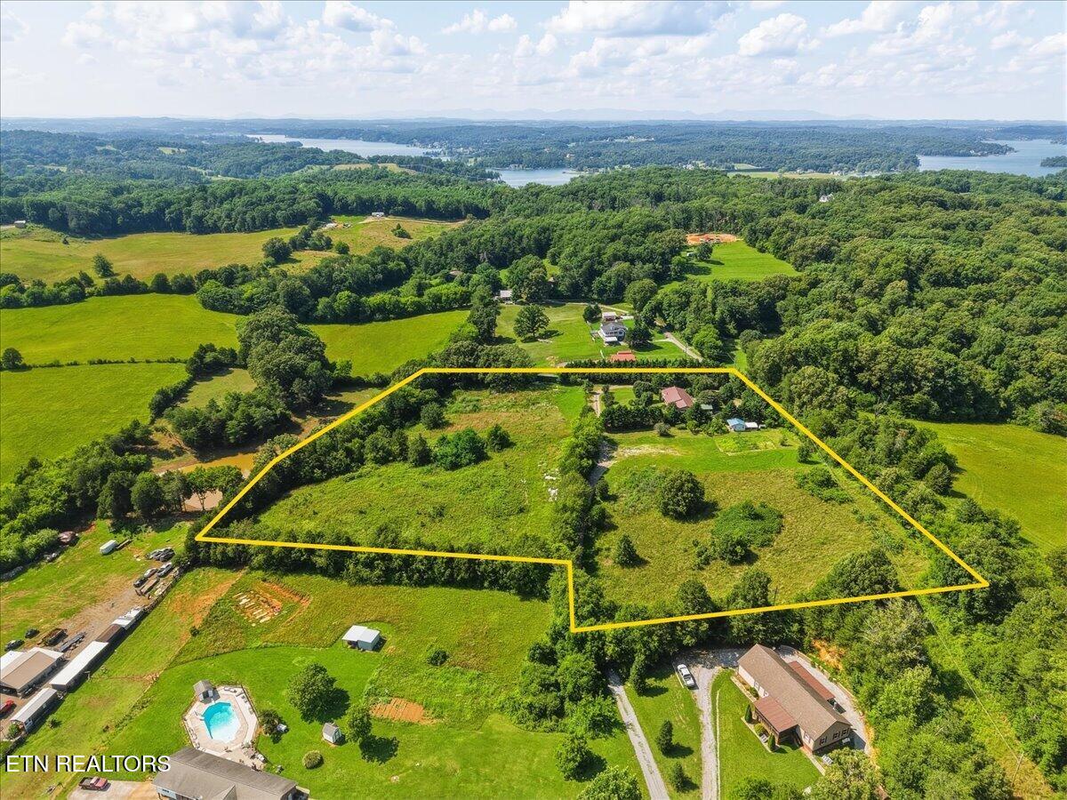 1689 Vaughn Road Lenoir City TN 37772