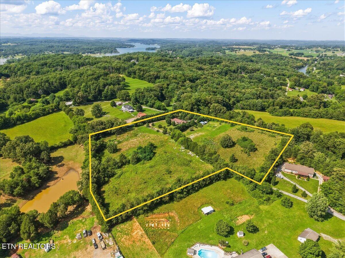 1689 Vaughn Road Lenoir City TN 37772